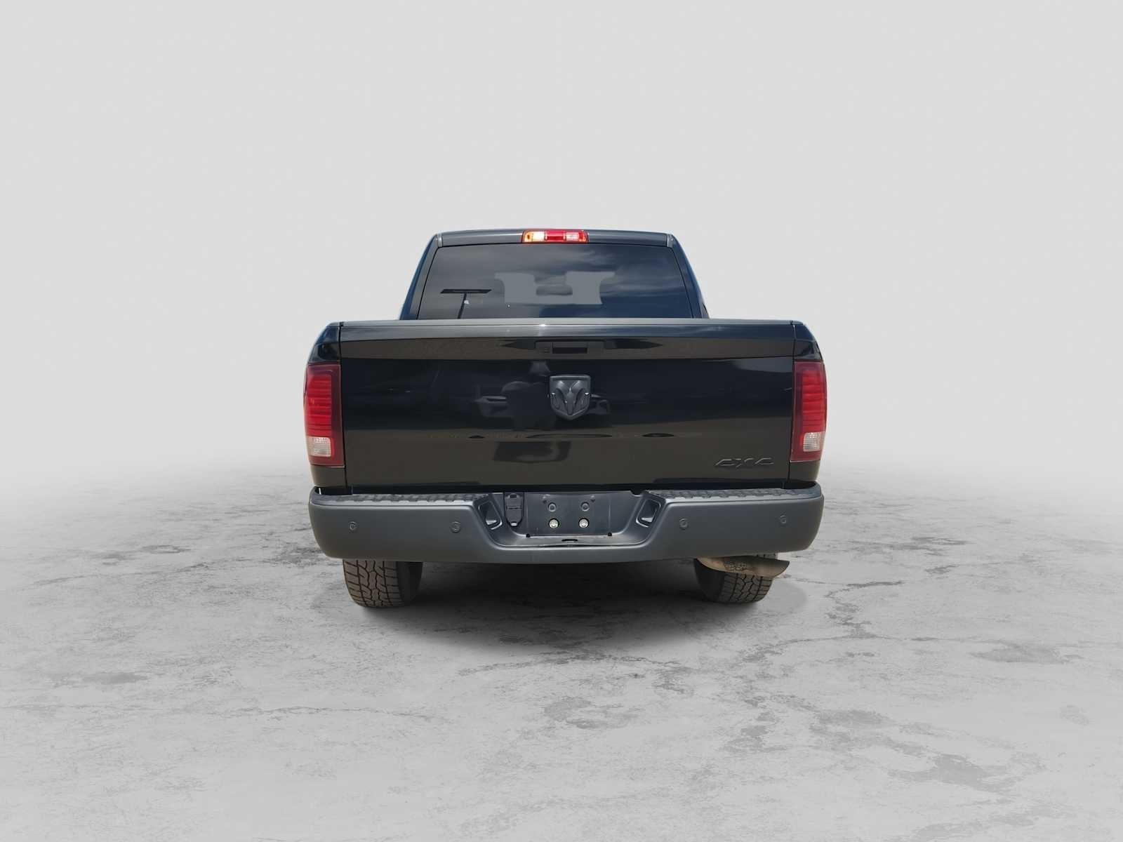 2024 RAM 1500 Classic Warlock Crew Cab 4x4 5'7' Box
