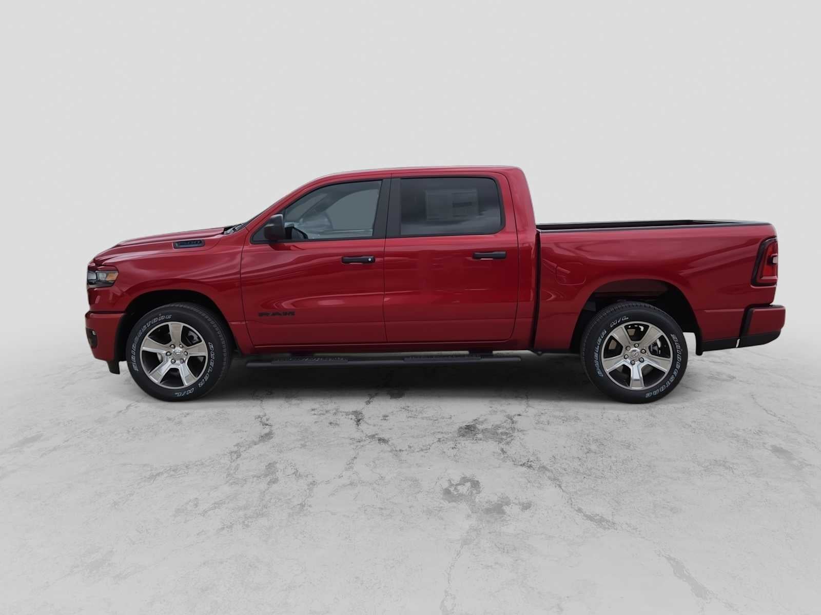2026 RAM 1500 RAM 1500 EXPRESS CREW CAB 4X2 5'7' BOX