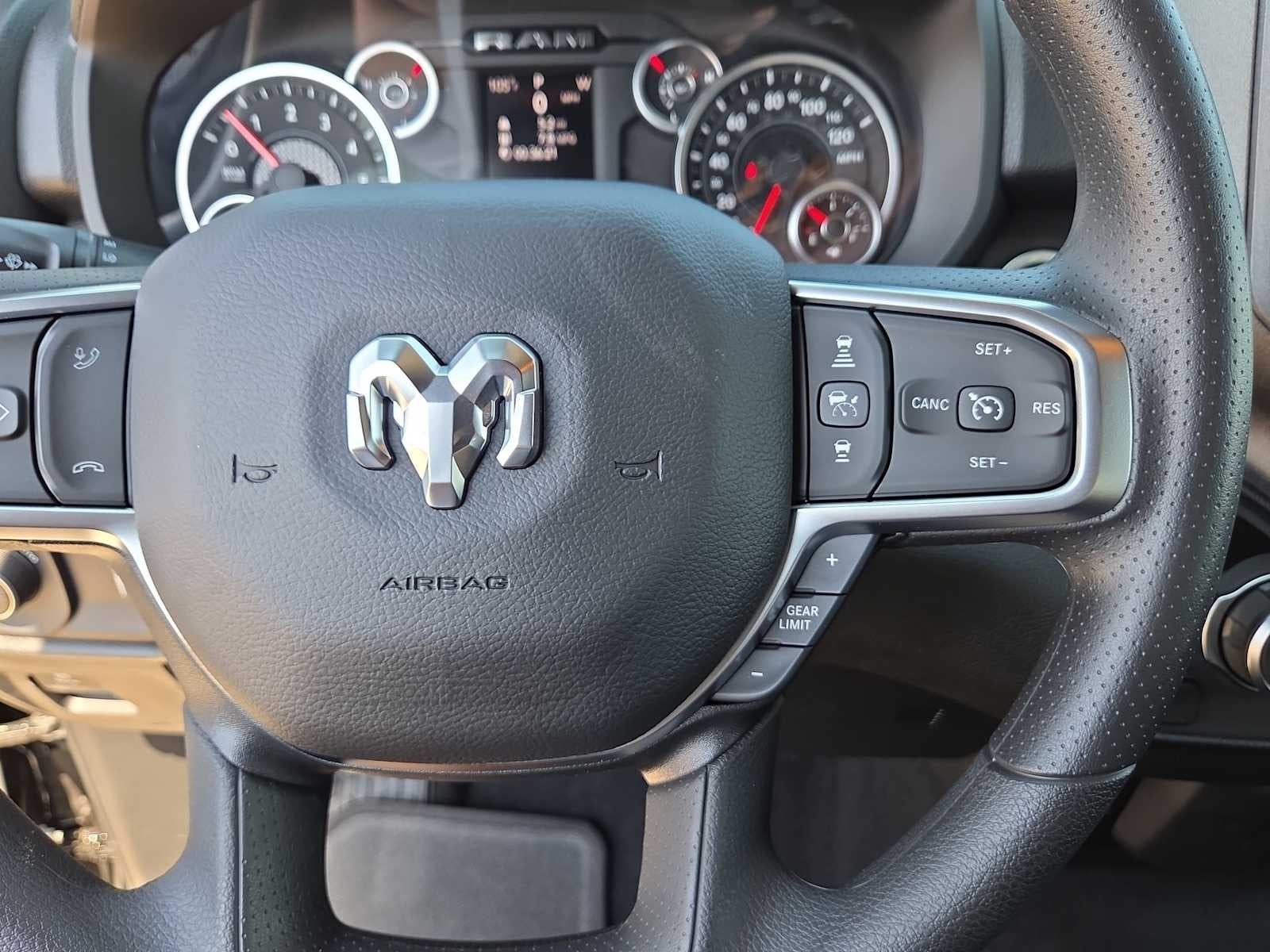 2026 RAM 1500 RAM 1500 EXPRESS CREW CAB 4X2 5'7' BOX