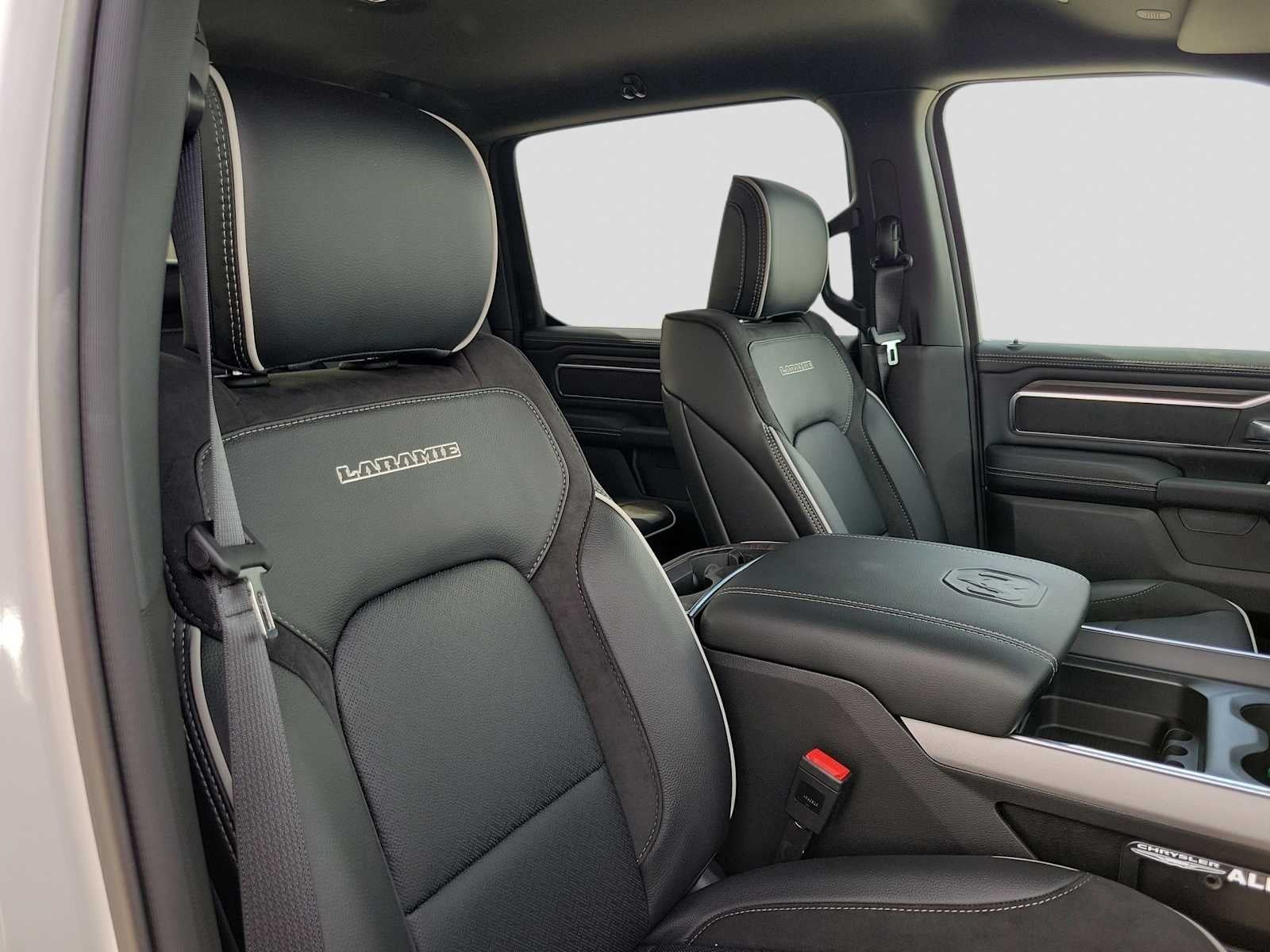 2026 RAM Ram 1500 RAM 1500 LARAMIE CREW CAB 4X2 5'7' BOX