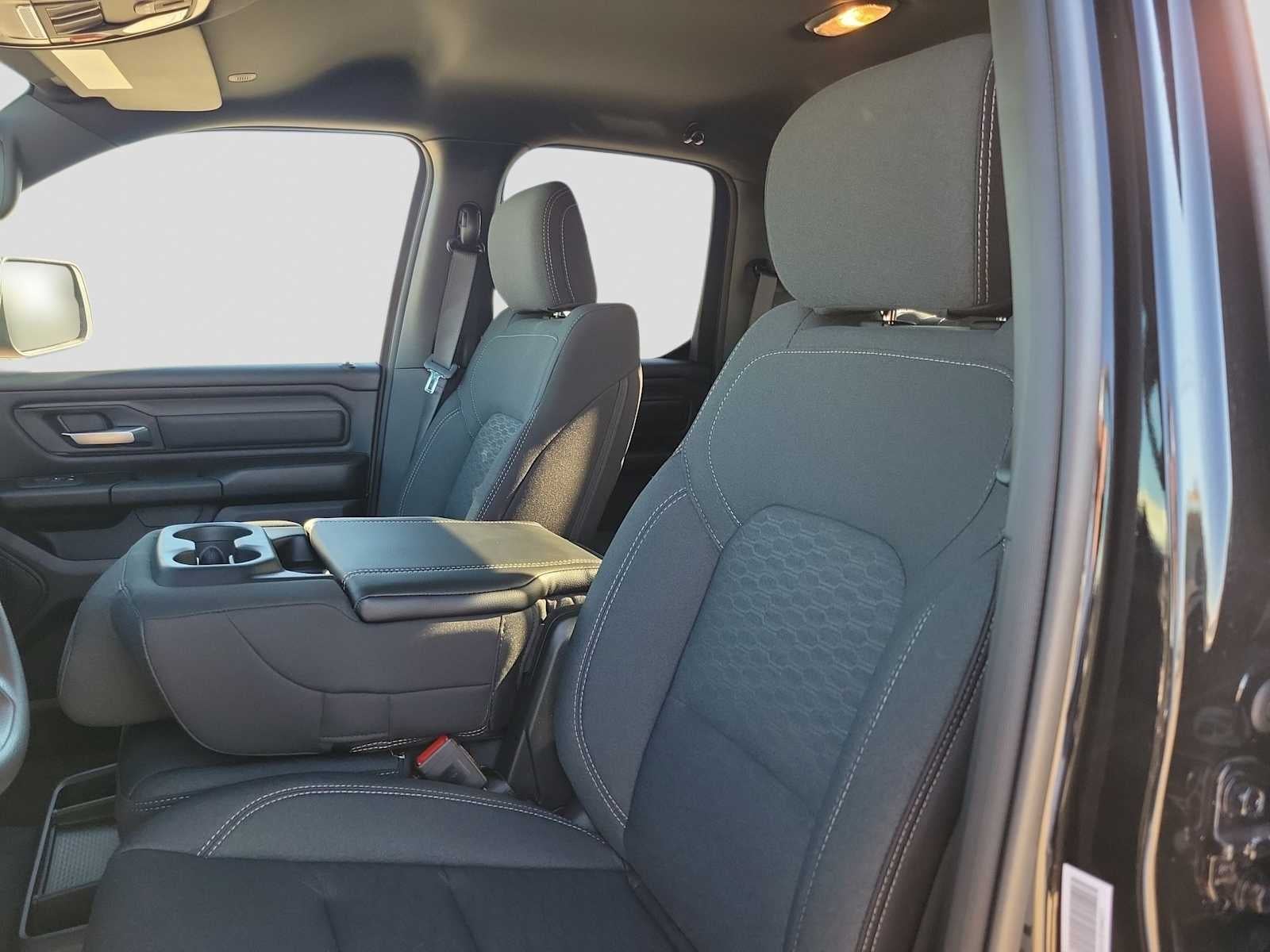 2026 RAM 1500 RAM 1500 TRADESMAN QUAD CAB 4X2 6'4' BOX