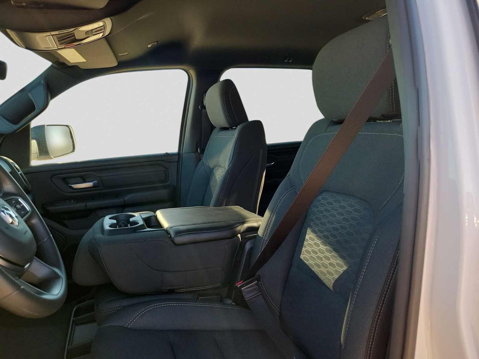 2026 RAM 1500 RAM 1500 EXPRESS CREW CAB 4X4 5'7' BOX