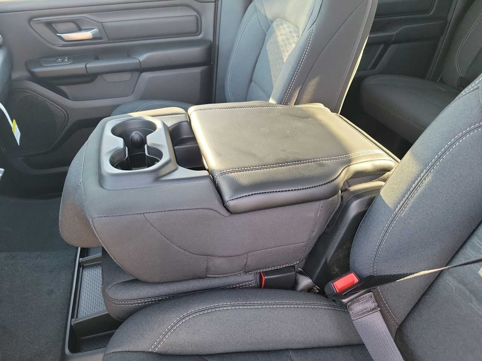 2026 RAM 1500 RAM 1500 EXPRESS CREW CAB 4X4 5'7' BOX