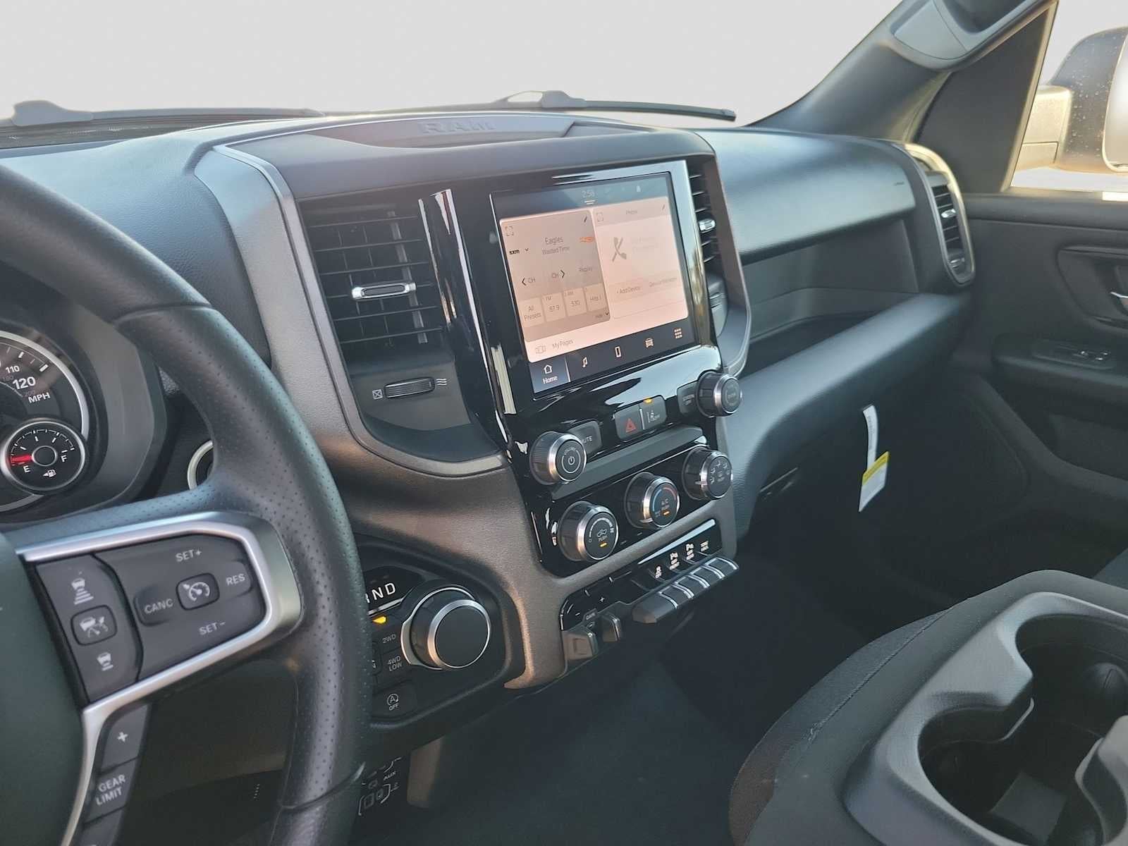 2026 RAM 1500 RAM 1500 EXPRESS CREW CAB 4X4 5'7' BOX