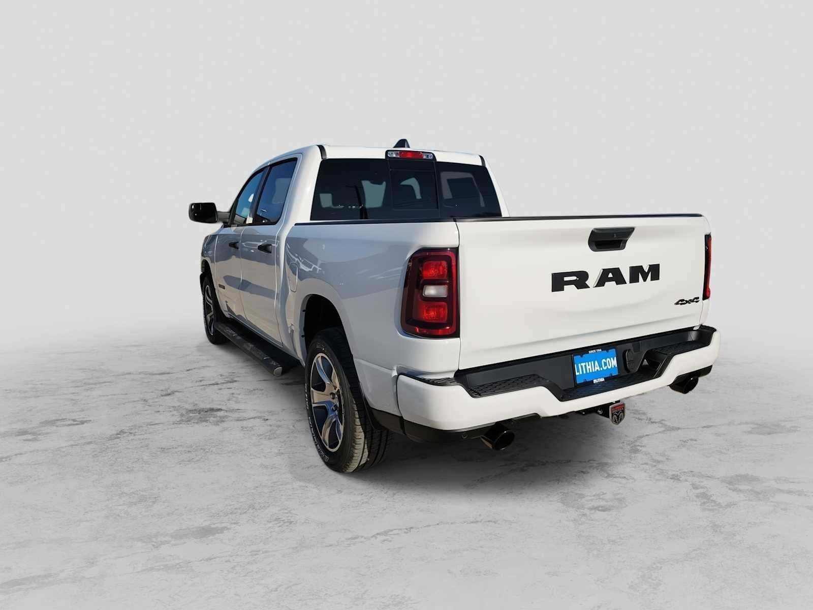 2026 RAM 1500 RAM 1500 EXPRESS CREW CAB 4X4 5'7' BOX
