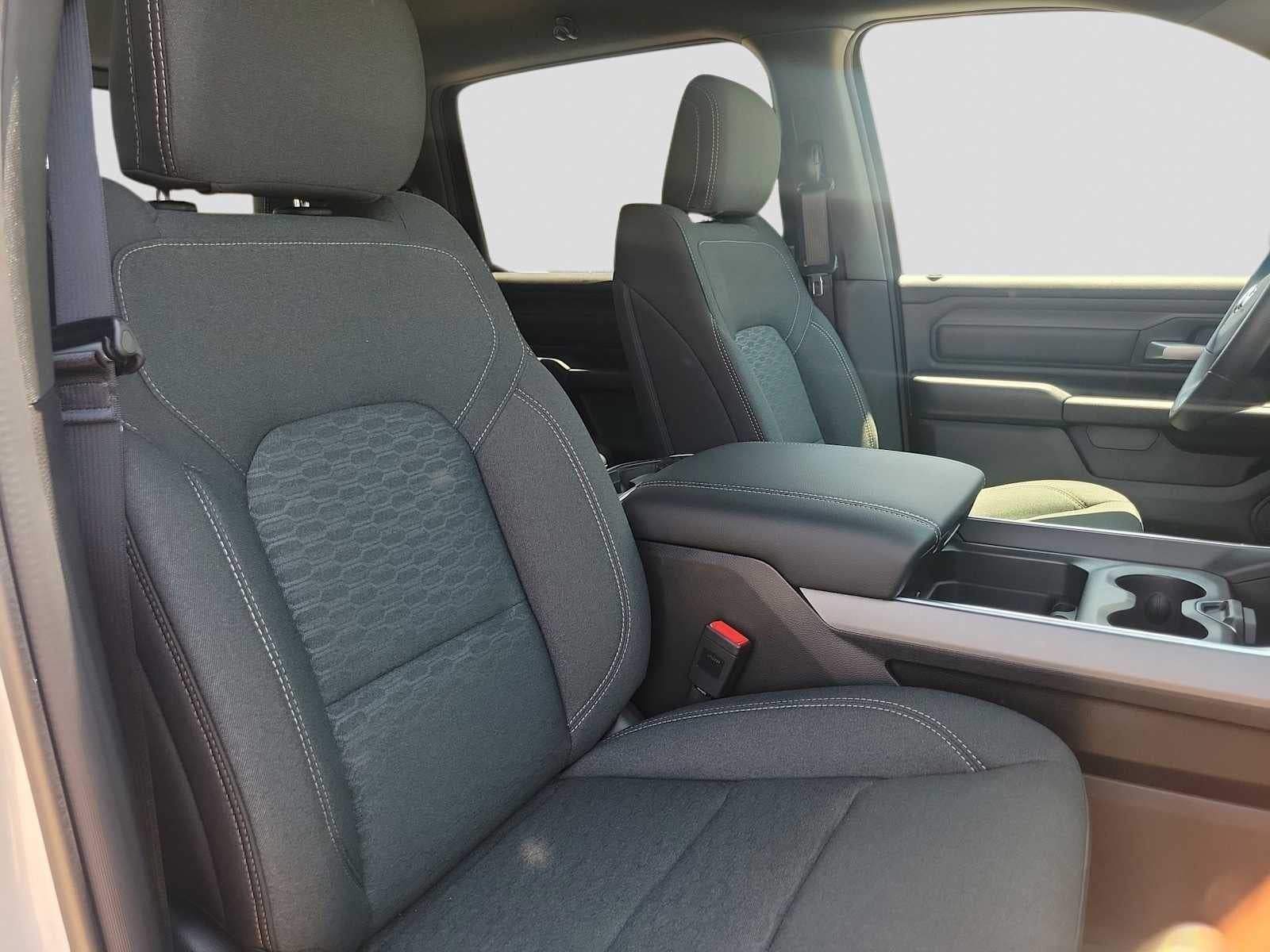 2026 RAM 1500 RAM 1500 EXPRESS CREW CAB 4X4 5'7' BOX