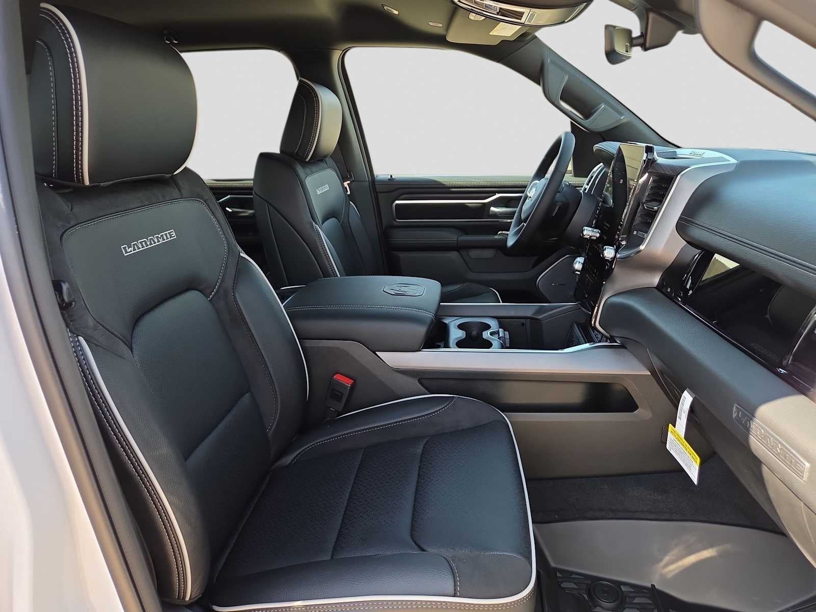 2026 RAM 1500 RAM 1500 LARAMIE CREW CAB 4X4 5'7' BOX
