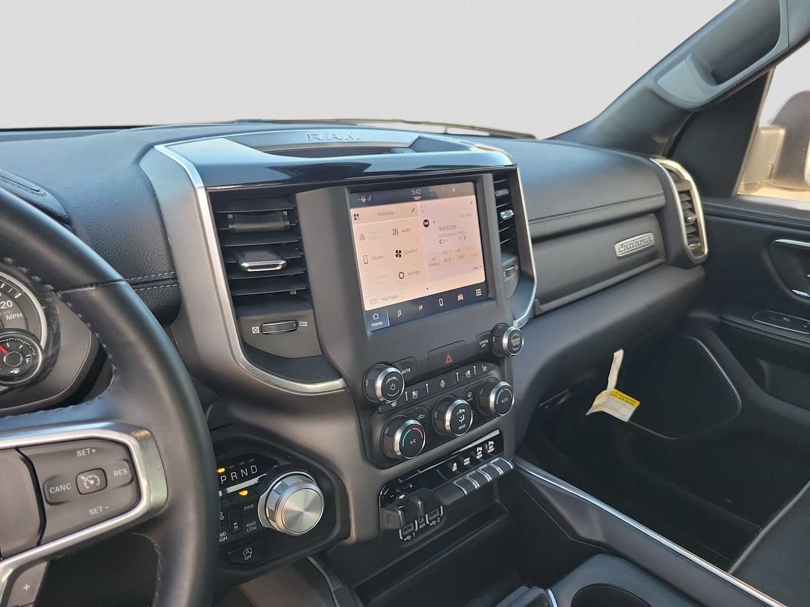 2022 RAM 1500 Laramie Crew Cab 4x4 6'4' Box