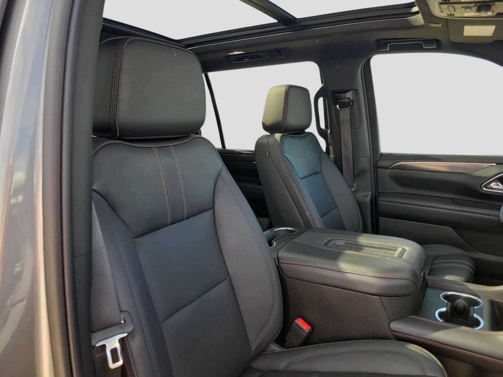 2023 Chevrolet Suburban 4WD RST