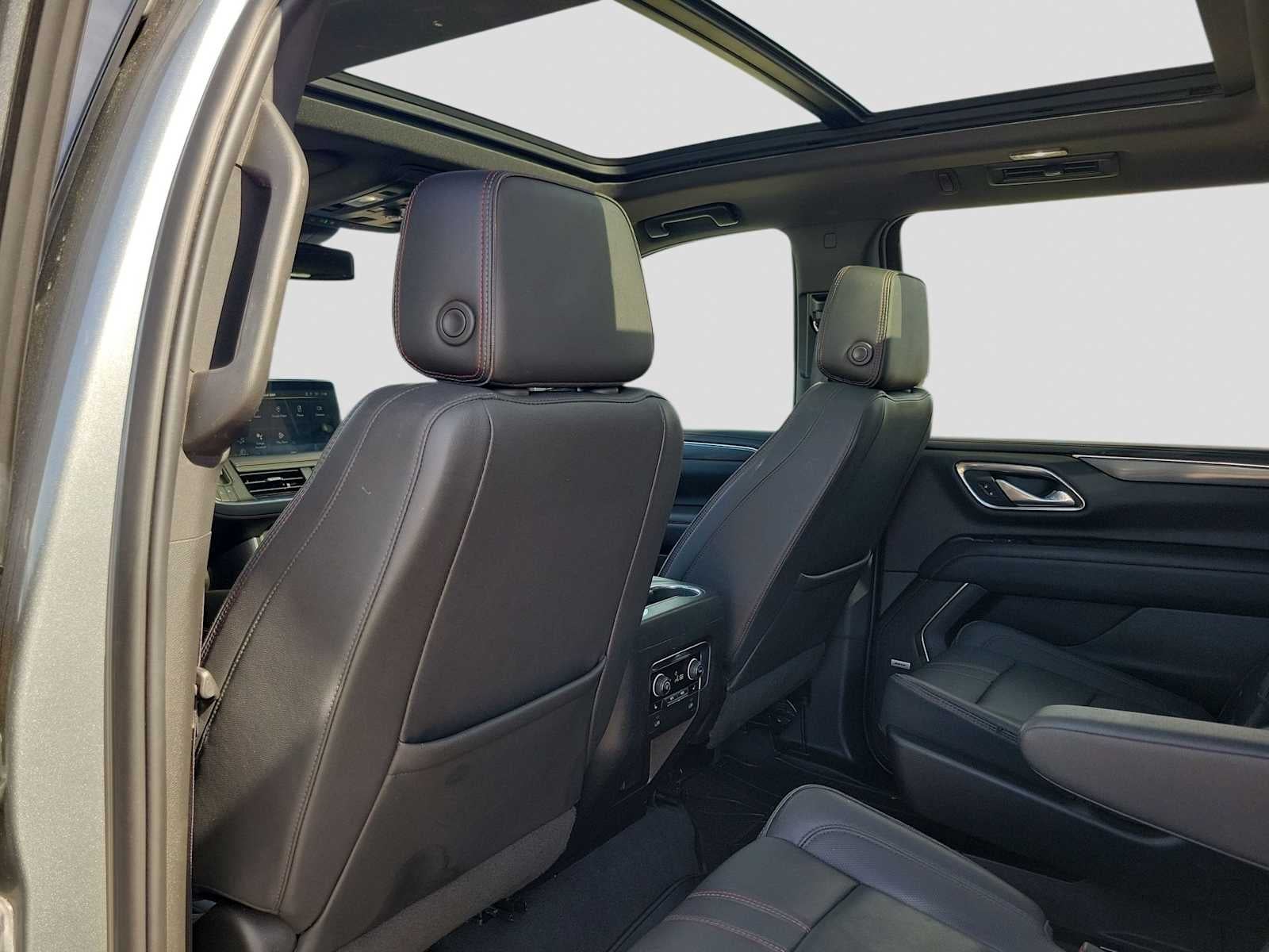 2023 Chevrolet Suburban 4WD RST