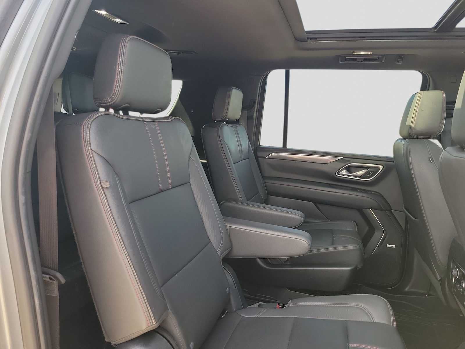 2023 Chevrolet Suburban 4WD RST