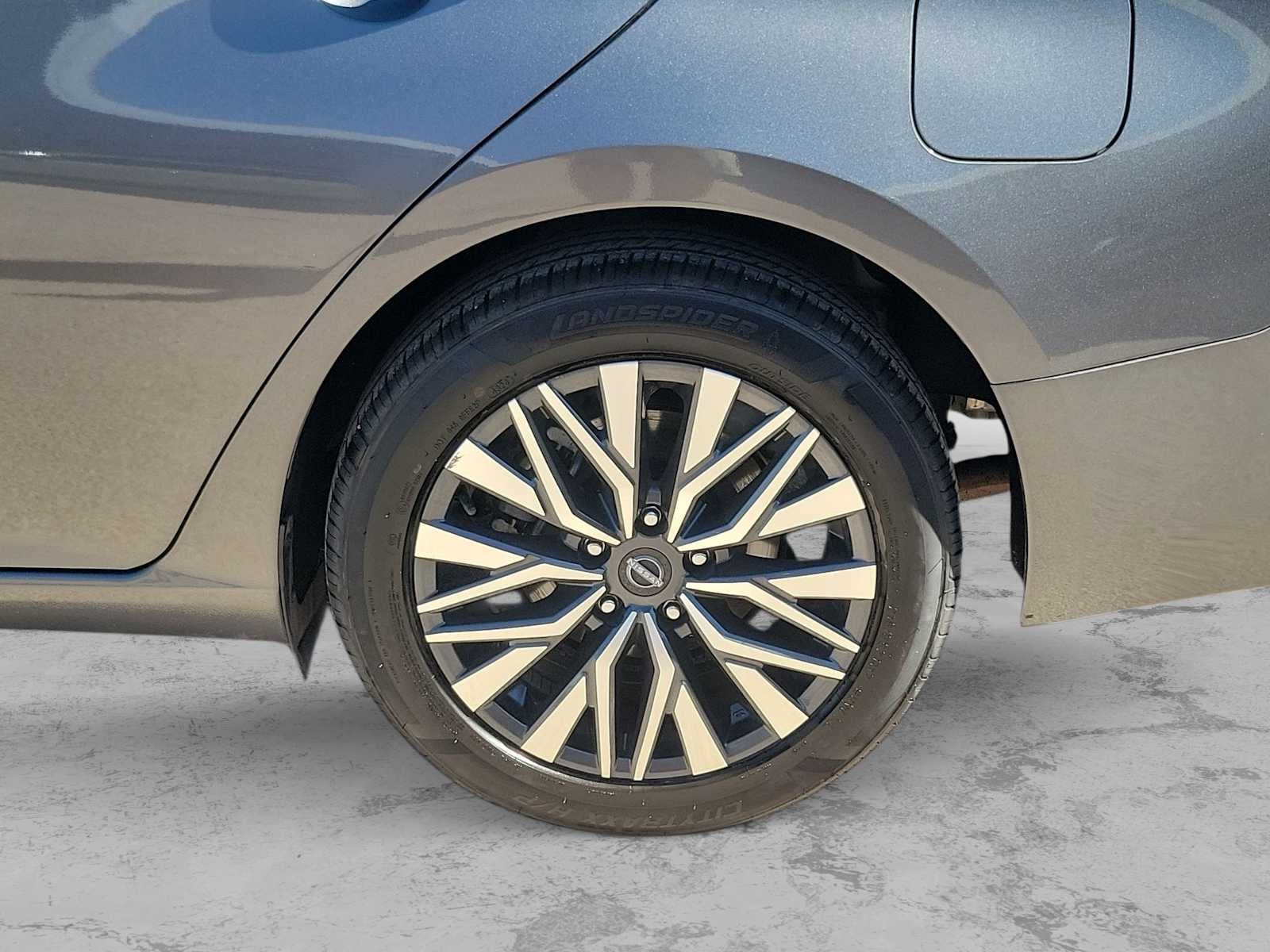 2024 Nissan Altima SV FWD