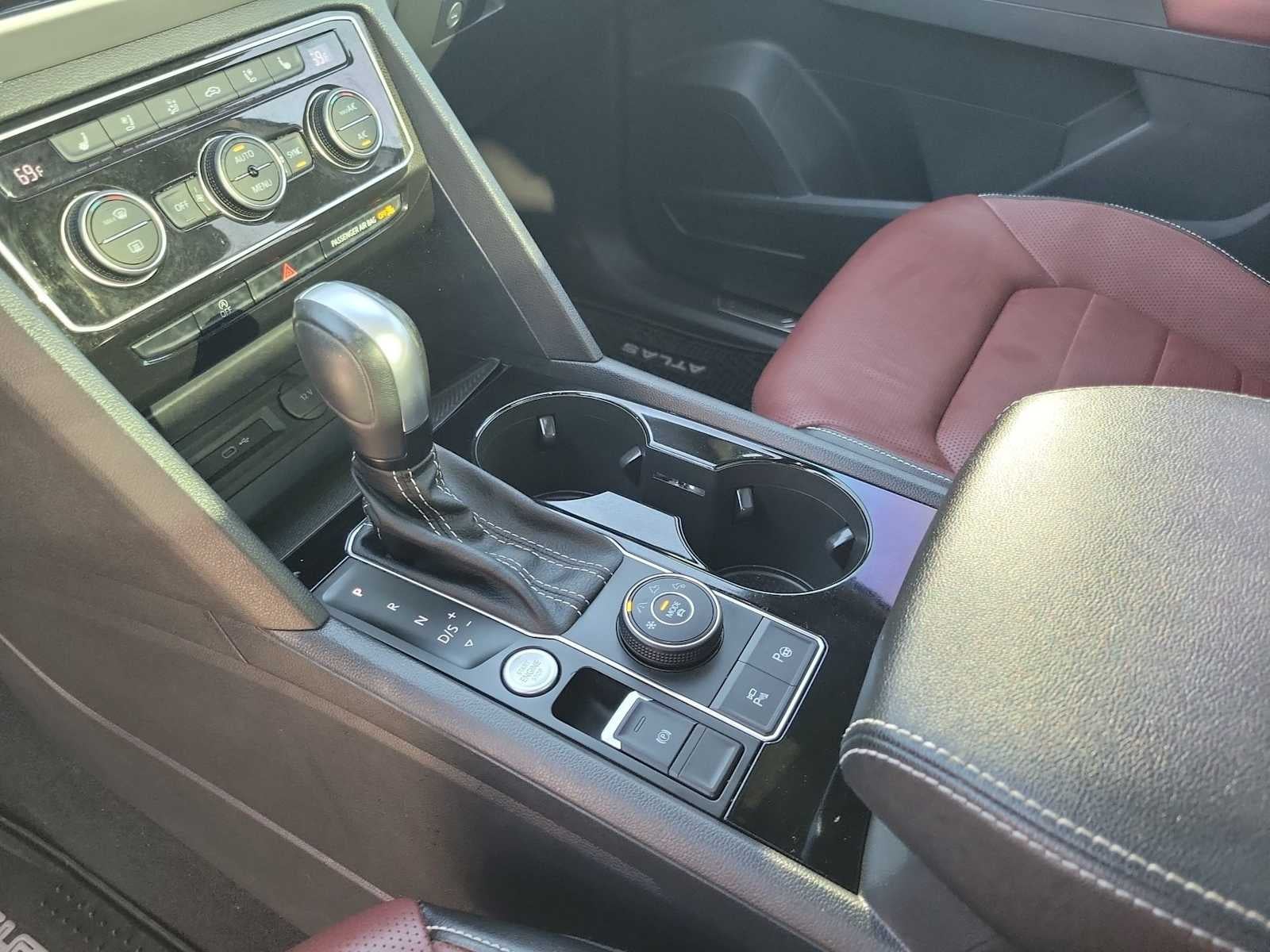 2022 Volkswagen Atlas Cross Sport 3.6L V6 SEL Premium R-Line