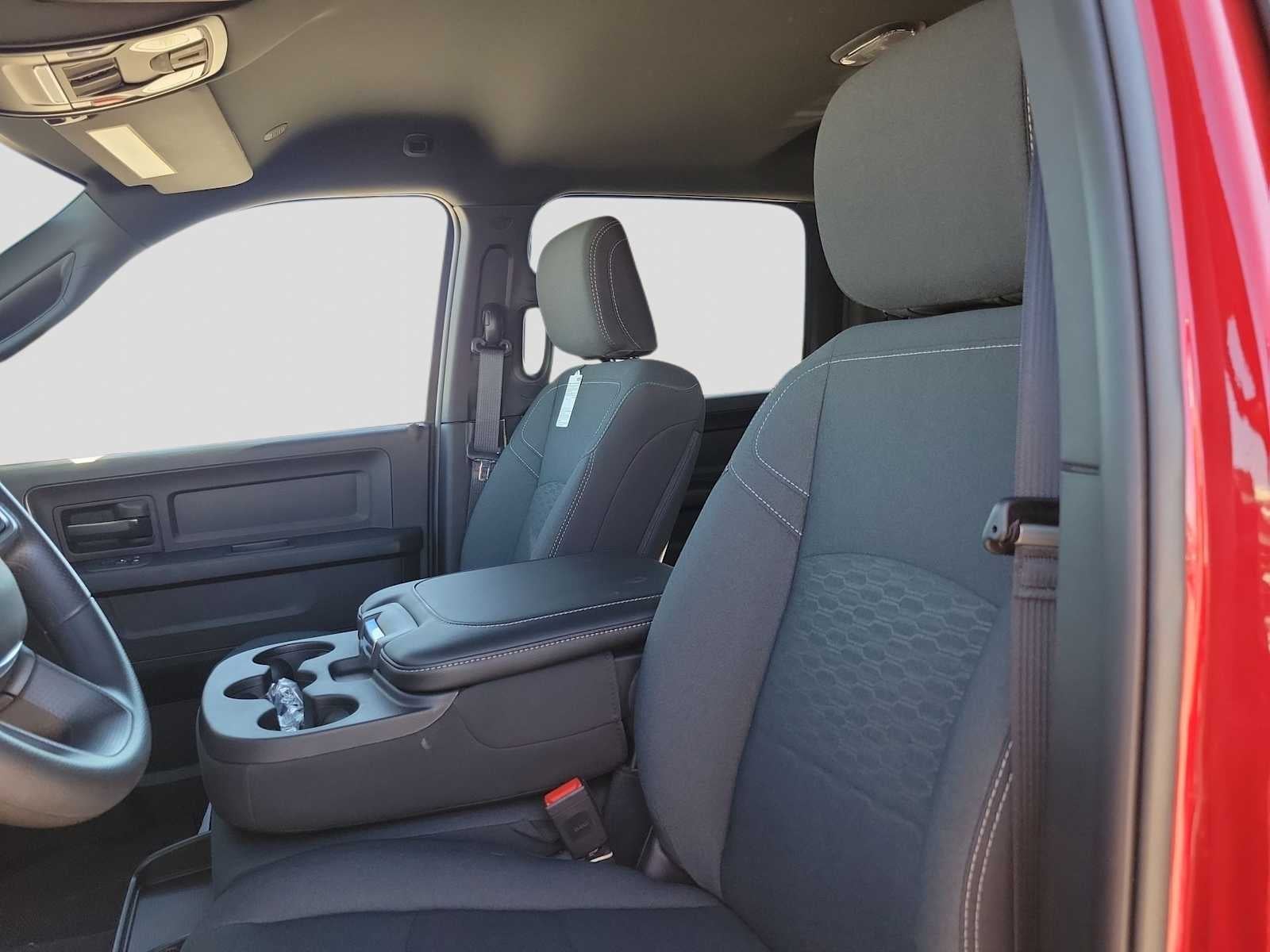 2026 RAM 2500 RAM 2500 BLACK EXPRESS CREW CAB 4X4 6'4' BOX