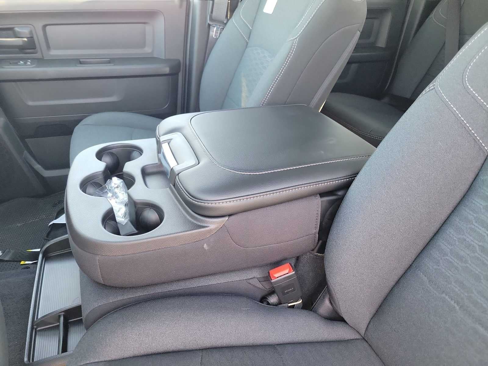 2026 RAM 2500 RAM 2500 BLACK EXPRESS CREW CAB 4X4 6'4' BOX