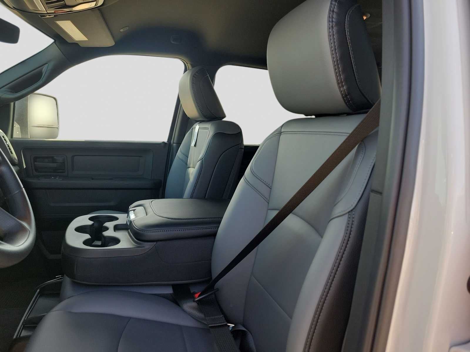 2026 RAM 3500 RAM 3500 TRADESMAN CREW CAB 4X4 8' BOX