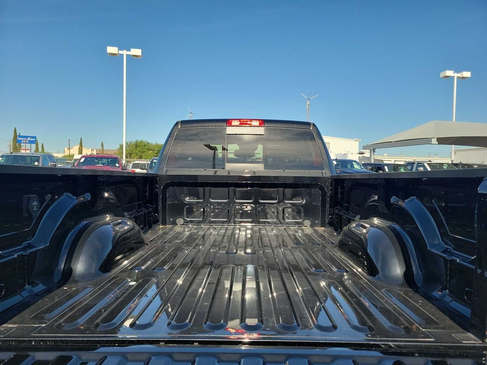 2026 RAM 3500 RAM 3500 TRADESMAN CREW CAB 4X4 8' BOX