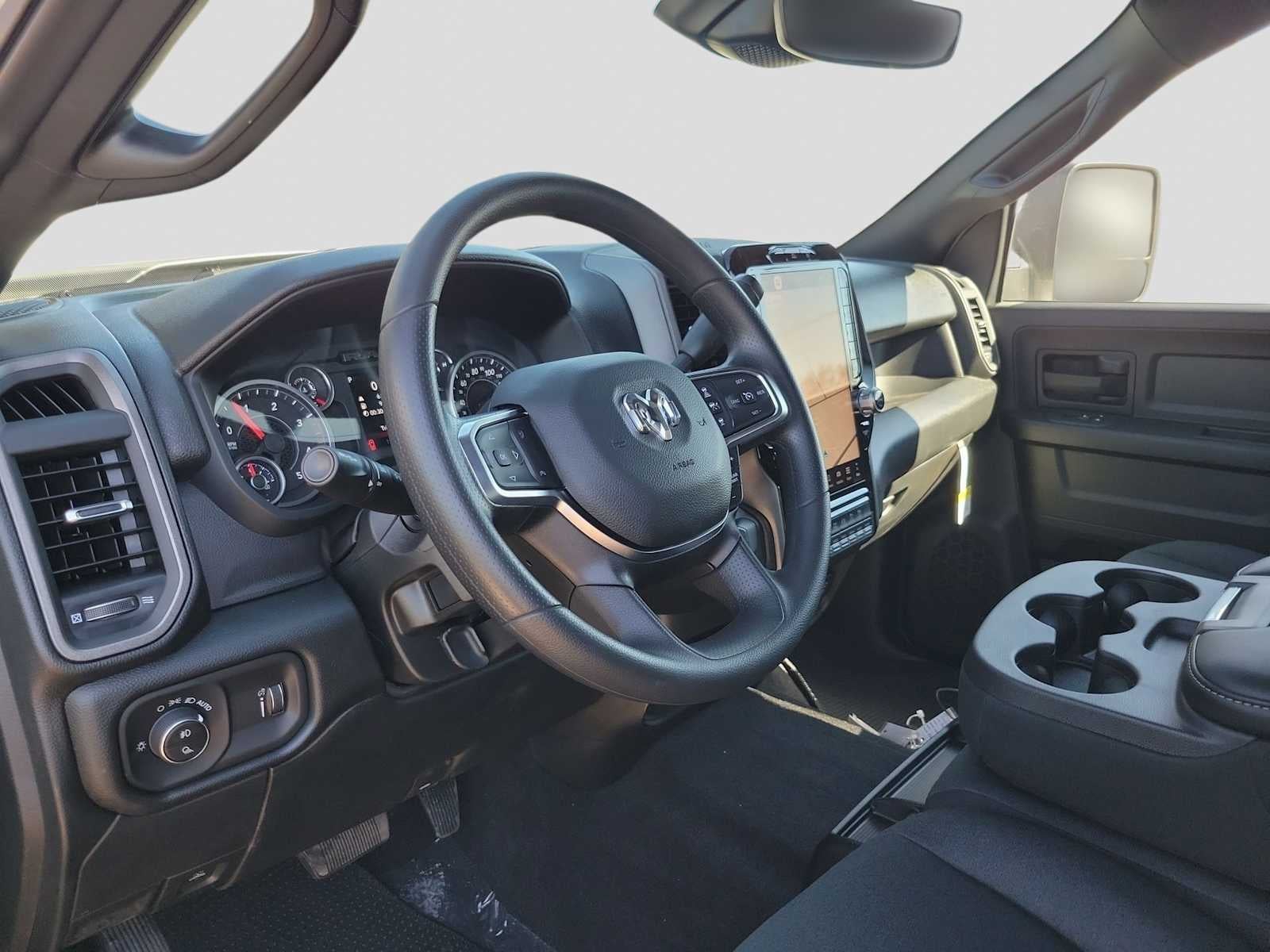 2026 RAM 3500 RAM 3500 TRADESMAN CREW CAB 4X4 8' BOX