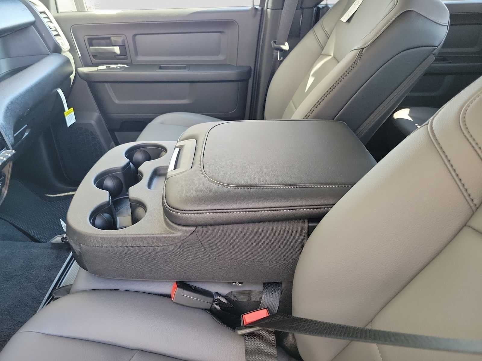 2026 RAM 3500 RAM 3500 TRADESMAN CREW CAB 4X4 8' BOX