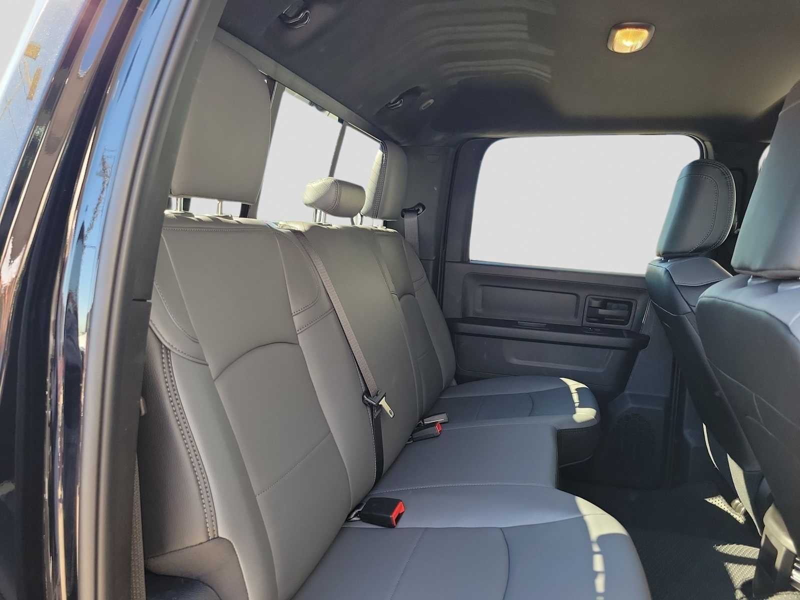 2026 RAM 3500 RAM 3500 TRADESMAN CREW CAB 4X4 8' BOX