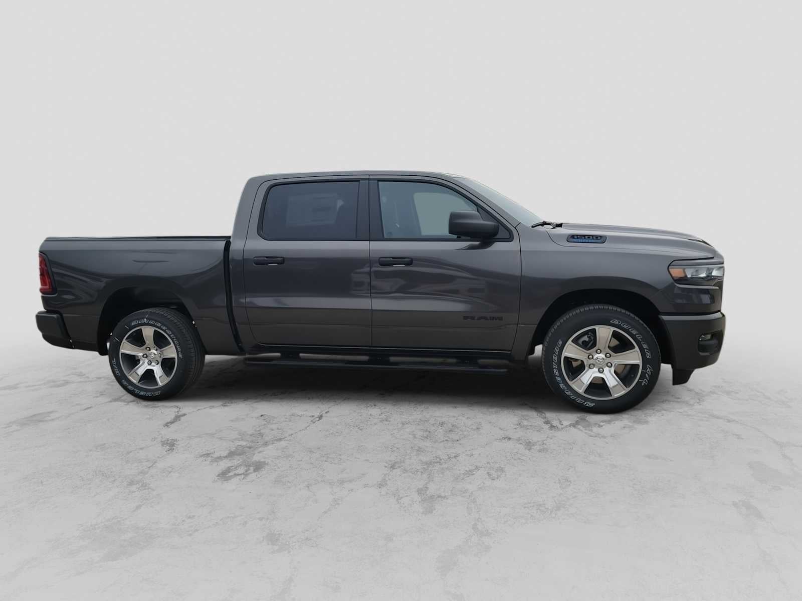 2026 RAM Ram 1500 RAM 1500 EXPRESS CREW CAB 4X2 5'7' BOX