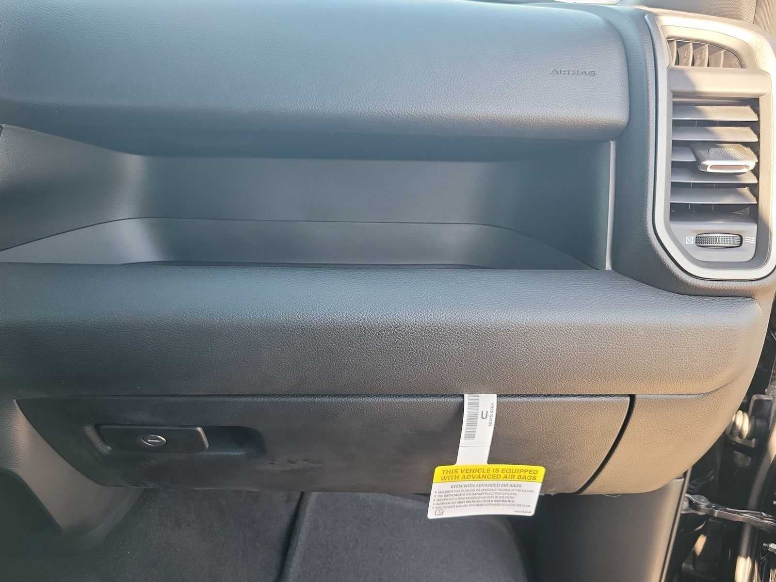 2026 RAM 1500 RAM 1500 EXPRESS CREW CAB 4X2 5'7' BOX