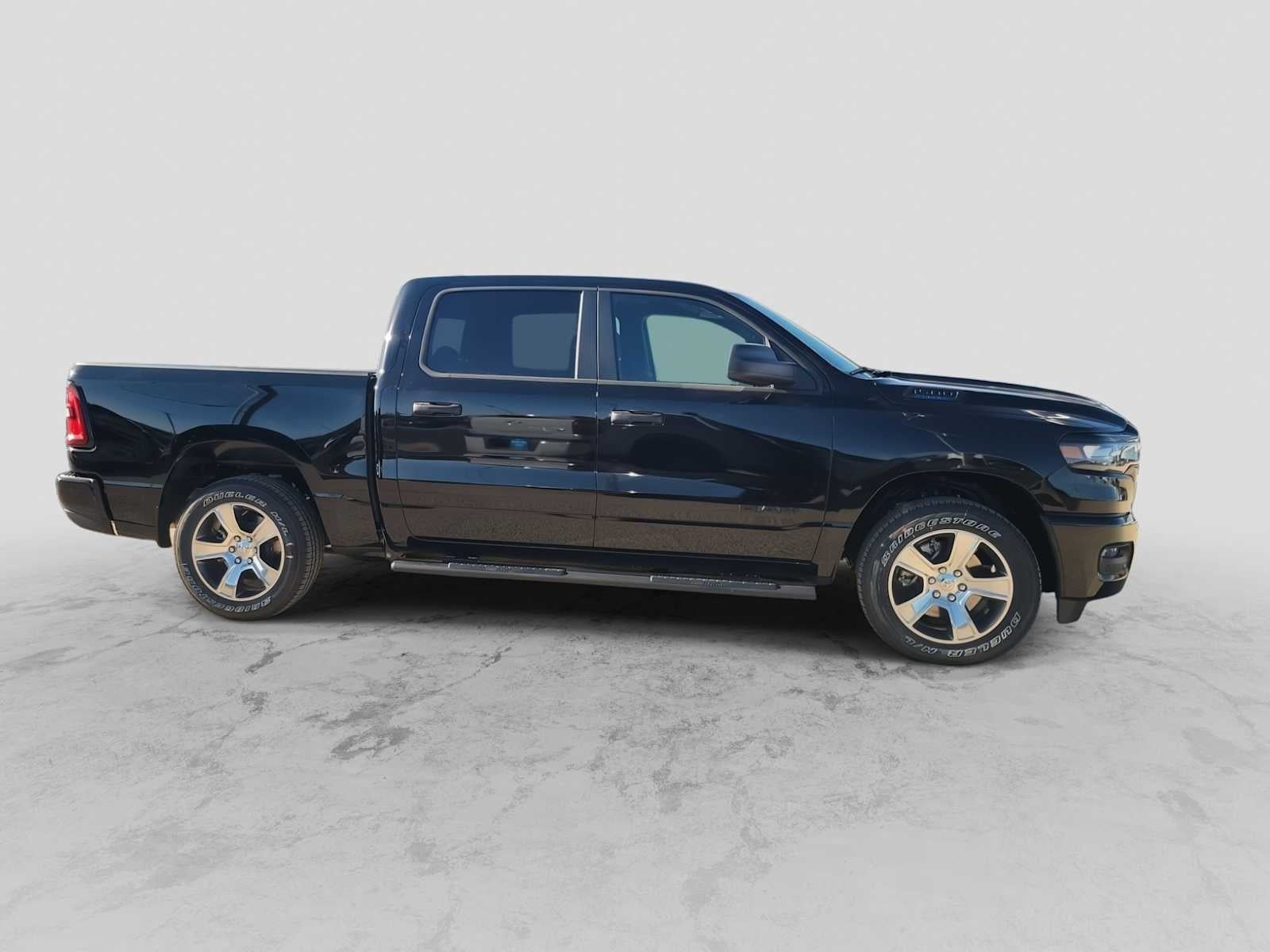 2026 RAM 1500 RAM 1500 EXPRESS CREW CAB 4X2 5'7' BOX