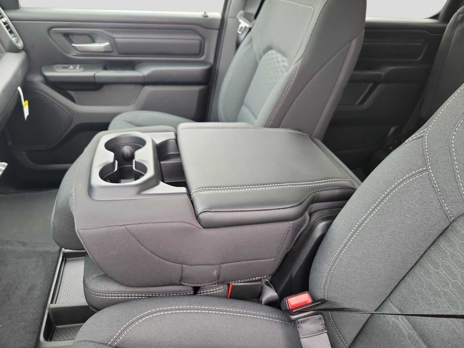 2026 RAM 1500 RAM 1500 EXPRESS CREW CAB 4X2 5'7' BOX
