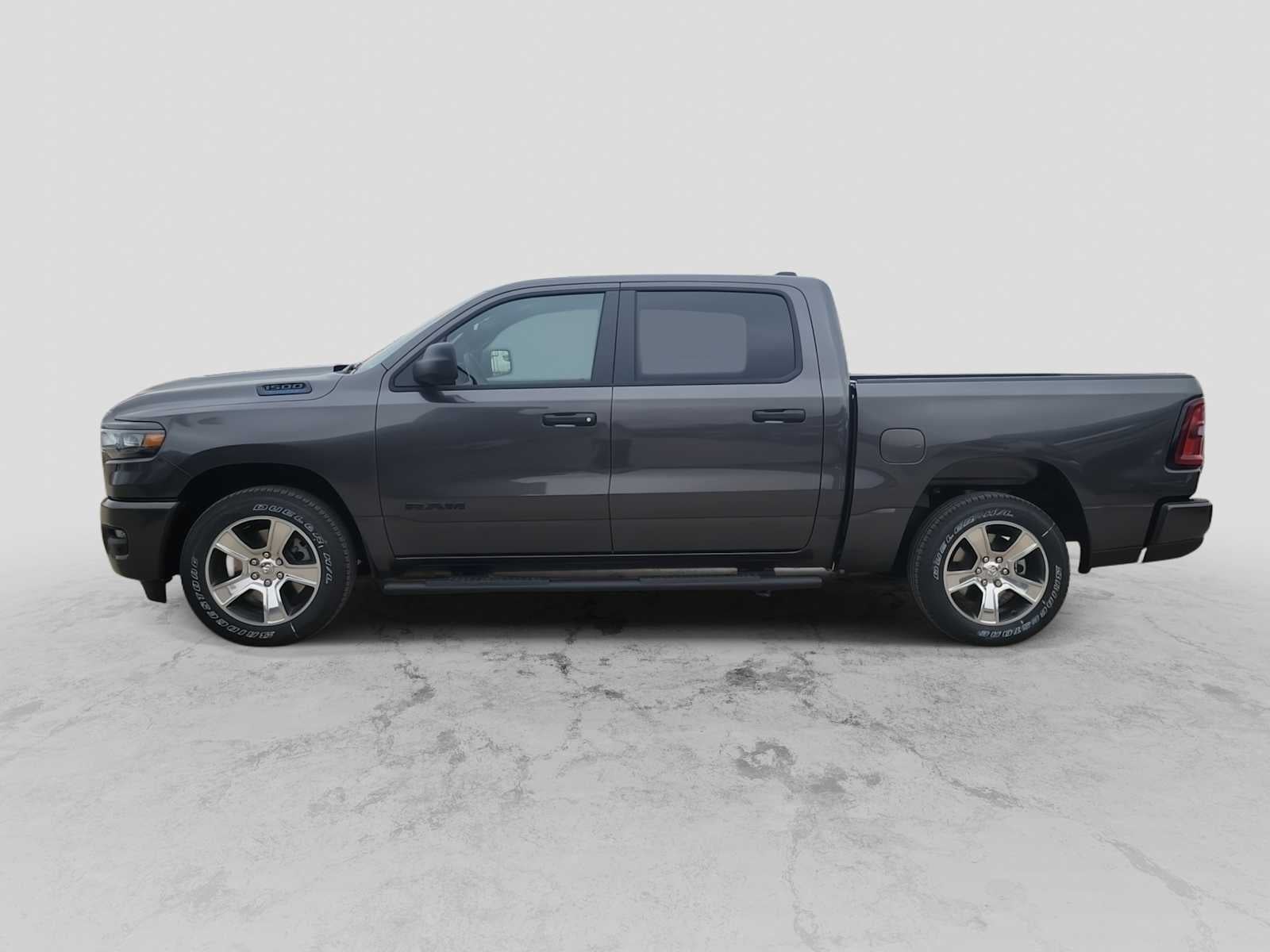 2026 RAM 1500 RAM 1500 EXPRESS CREW CAB 4X2 5'7' BOX