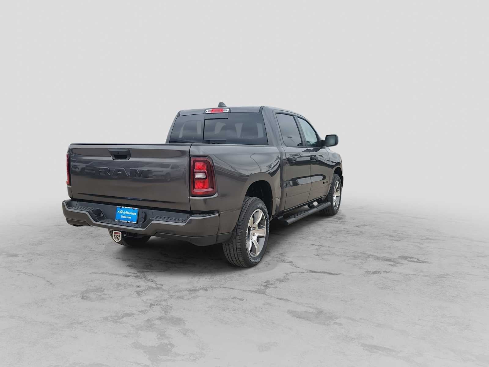2026 RAM 1500 RAM 1500 EXPRESS CREW CAB 4X2 5'7' BOX