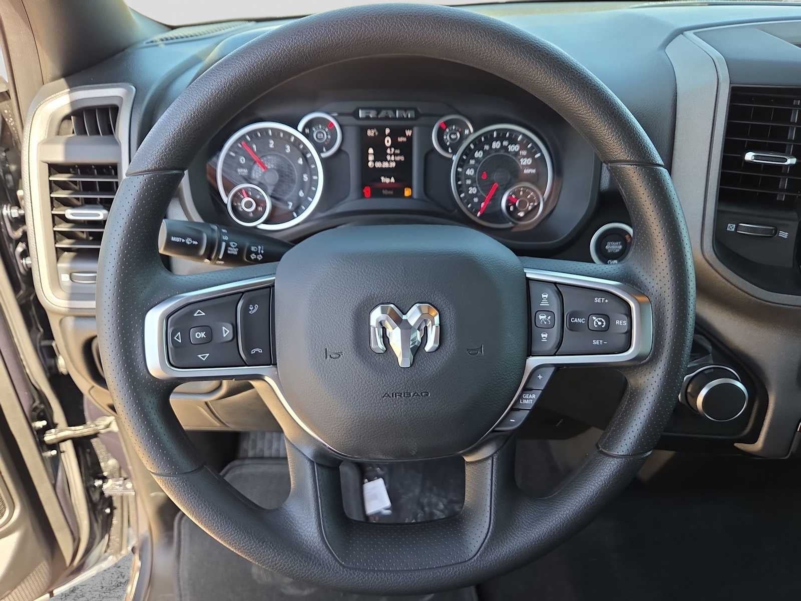 2026 RAM 1500 RAM 1500 EXPRESS CREW CAB 4X2 5'7' BOX
