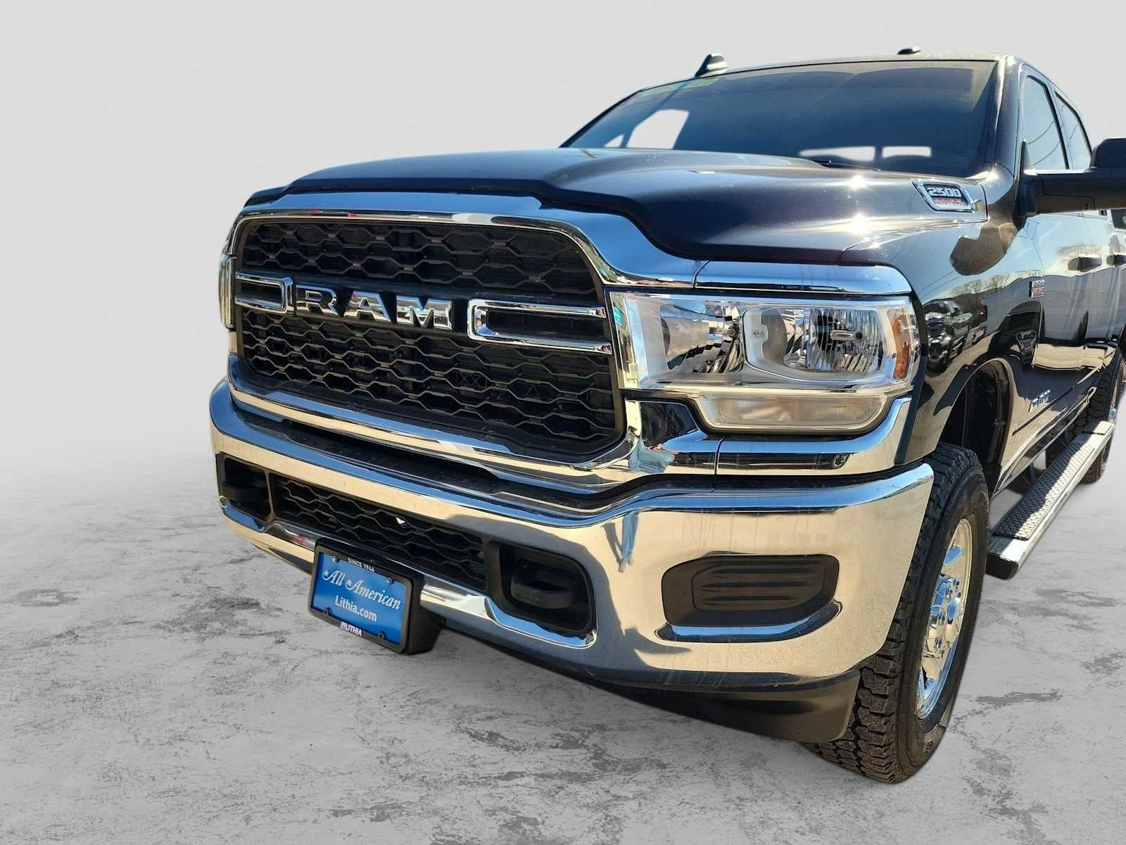 2022 RAM 2500 Tradesman Crew Cab 4x4 6'4' Box