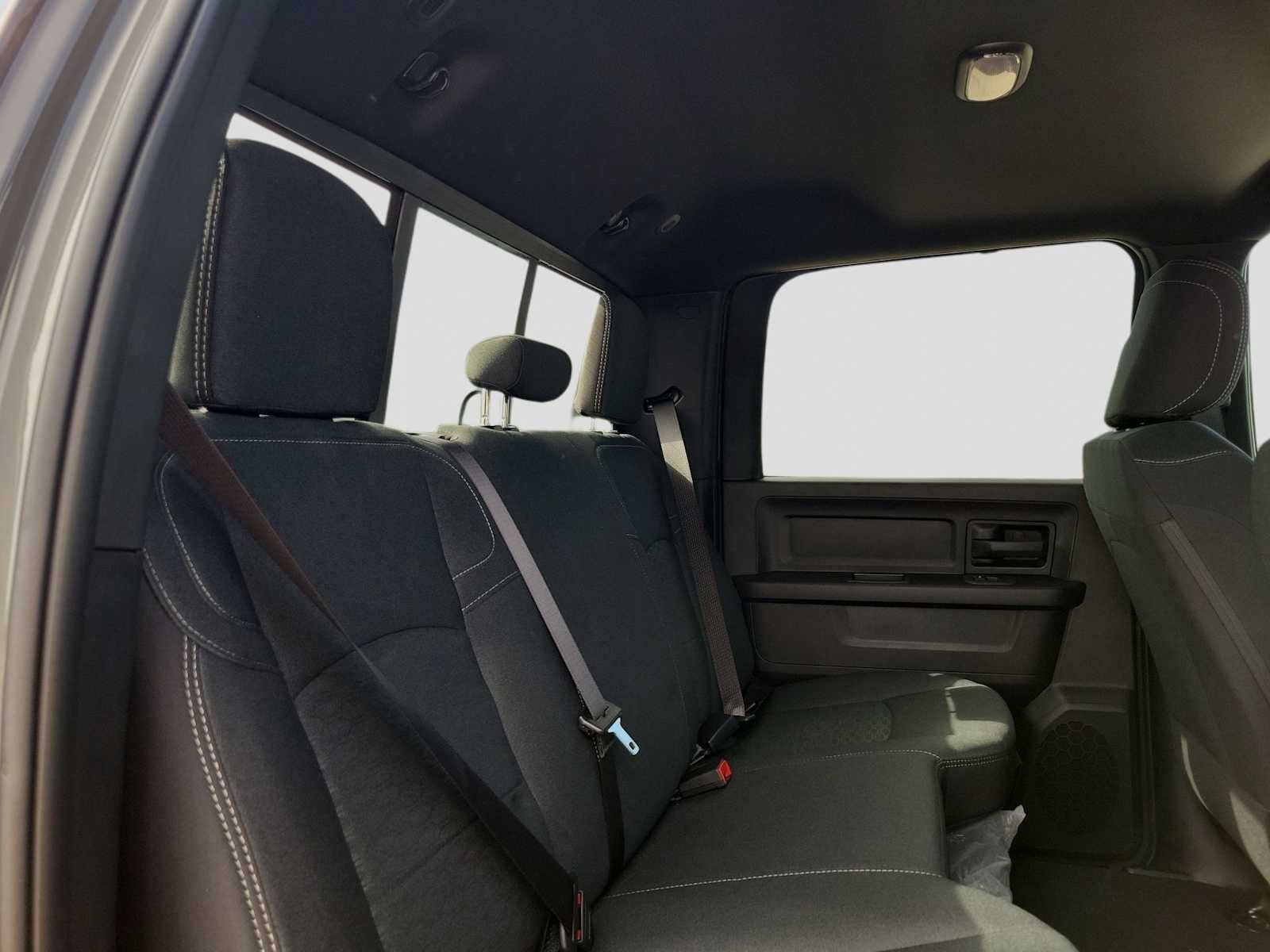 2026 RAM Ram 2500 RAM 2500 BLACK EXPRESS CREW CAB 4X4 6'4' BOX