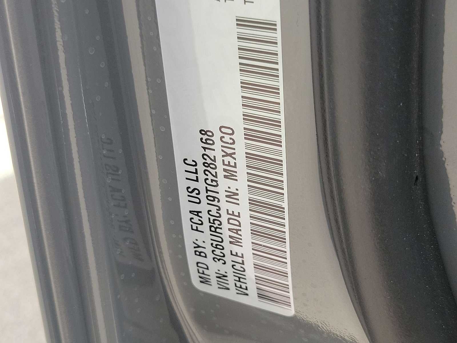 2026 RAM Ram 2500 RAM 2500 BLACK EXPRESS CREW CAB 4X4 6'4' BOX