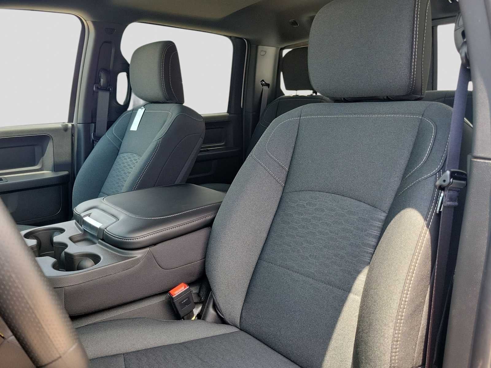 2026 RAM 2500 RAM 2500 BLACK EXPRESS CREW CAB 4X4 6'4' BOX