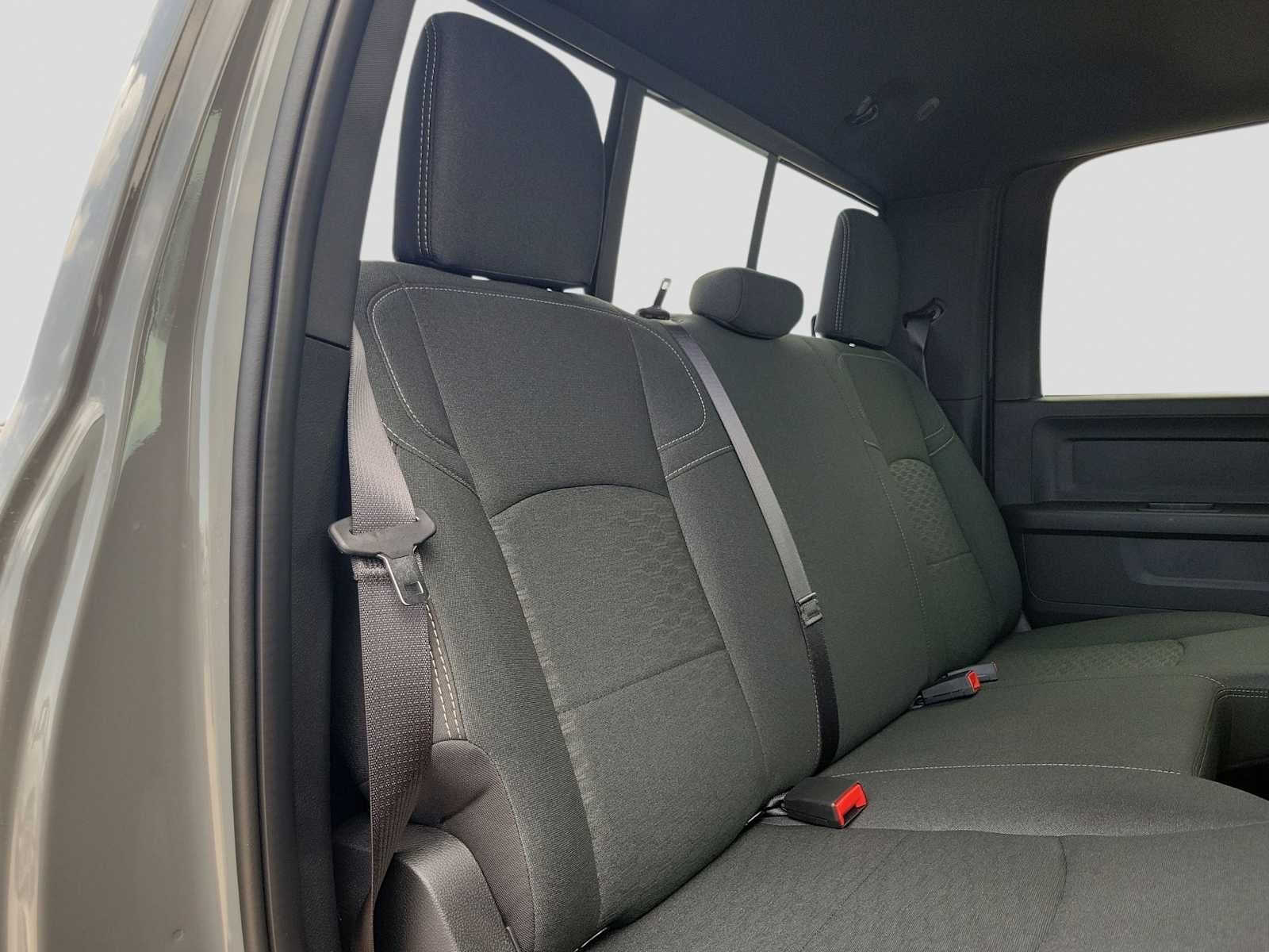 2026 RAM 2500 RAM 2500 BLACK EXPRESS CREW CAB 4X4 6'4' BOX