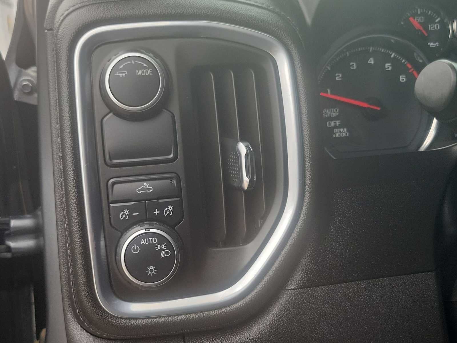 2021 Chevrolet Silverado 1500 2WD Crew Cab Short Bed LT