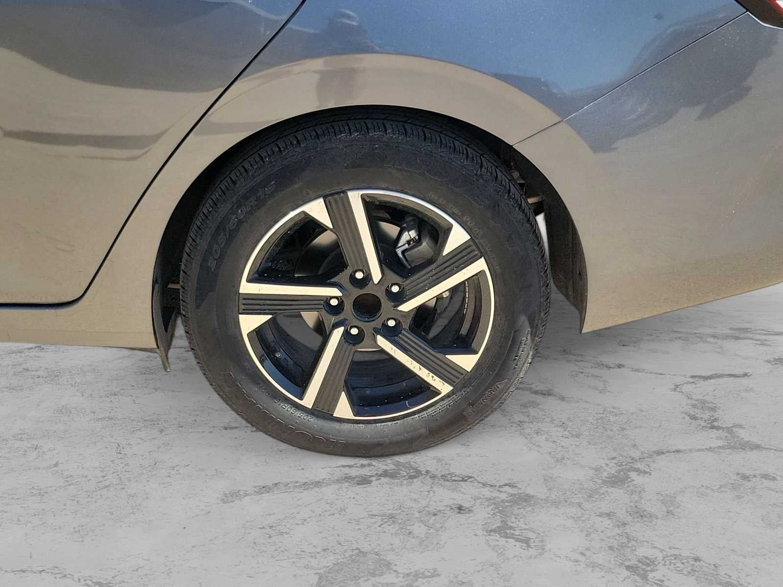 2024 Nissan Sentra SV Xtronic CVT