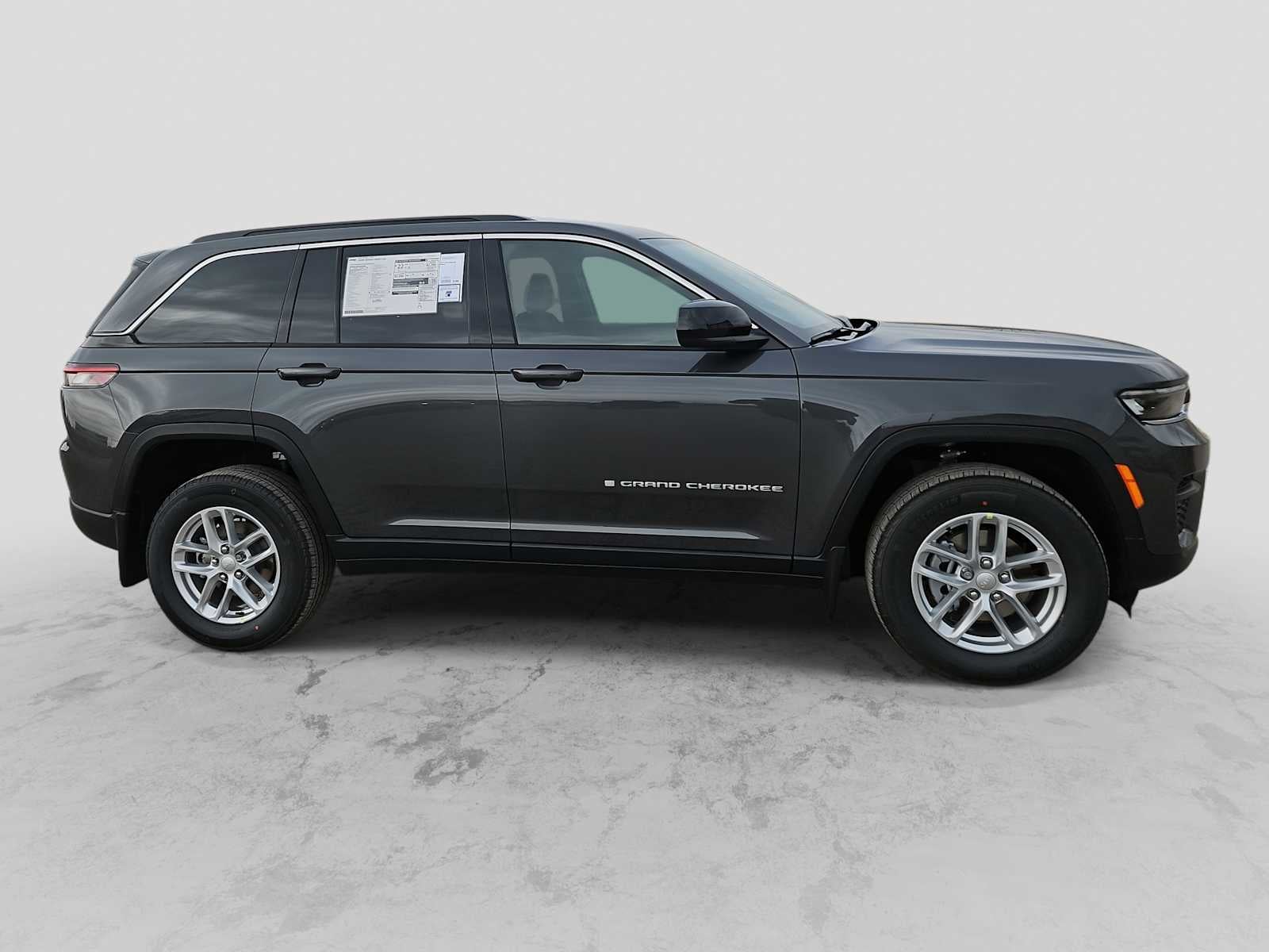 2026 Jeep Grand Cherokee GRAND CHEROKEE LAREDO X 4X2