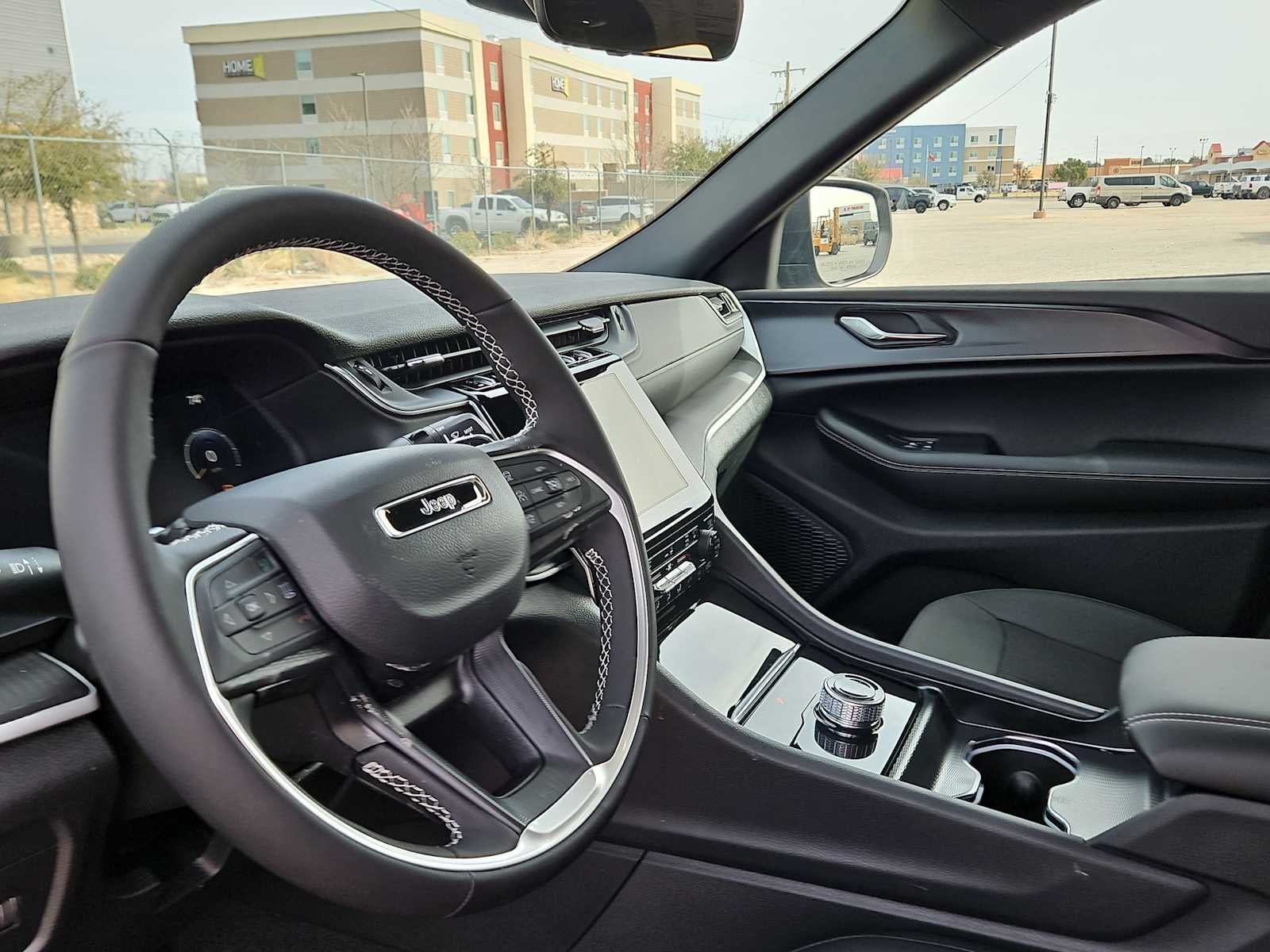 2026 Jeep Grand Cherokee GRAND CHEROKEE LAREDO X 4X2