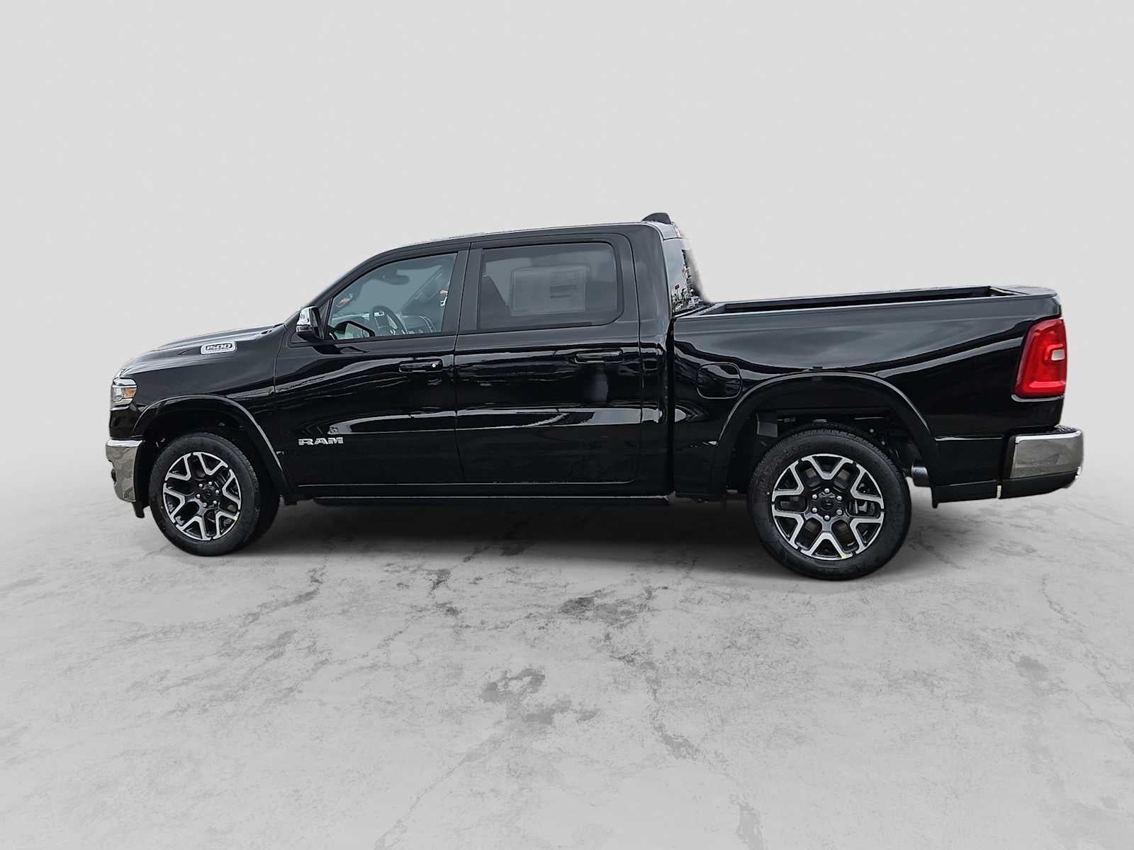 2026 RAM Ram 1500 RAM 1500 LARAMIE CREW CAB 4X2 5'7' BOX