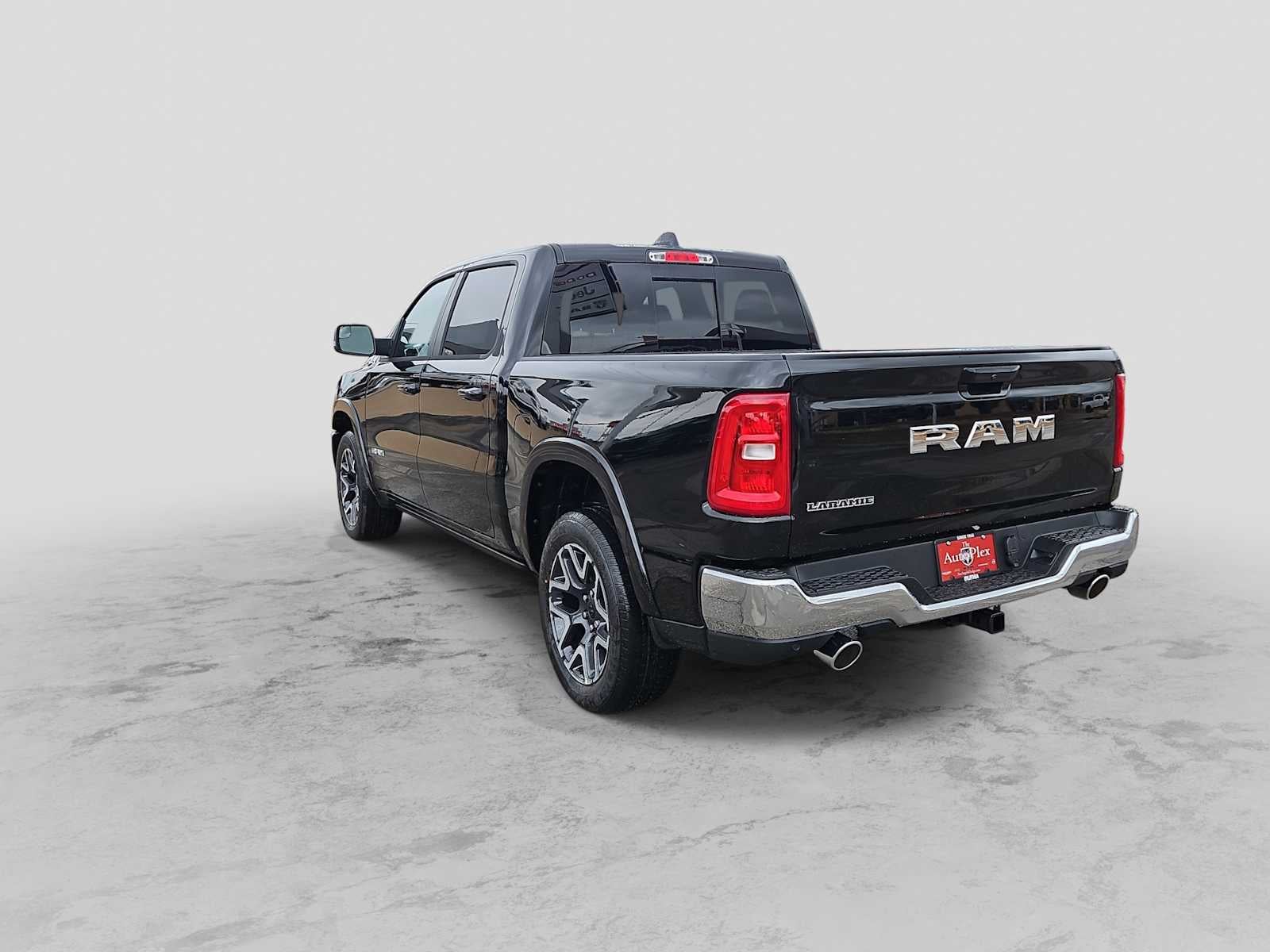 2026 RAM Ram 1500 RAM 1500 LARAMIE CREW CAB 4X2 5'7' BOX
