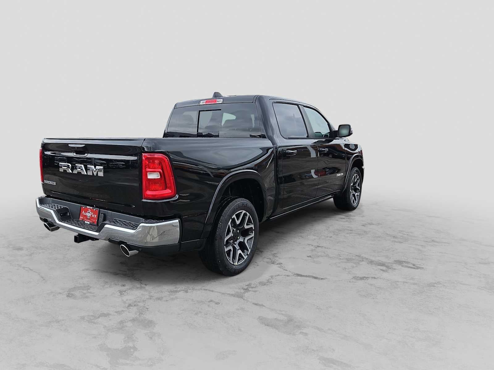 2026 RAM Ram 1500 RAM 1500 LARAMIE CREW CAB 4X2 5'7' BOX