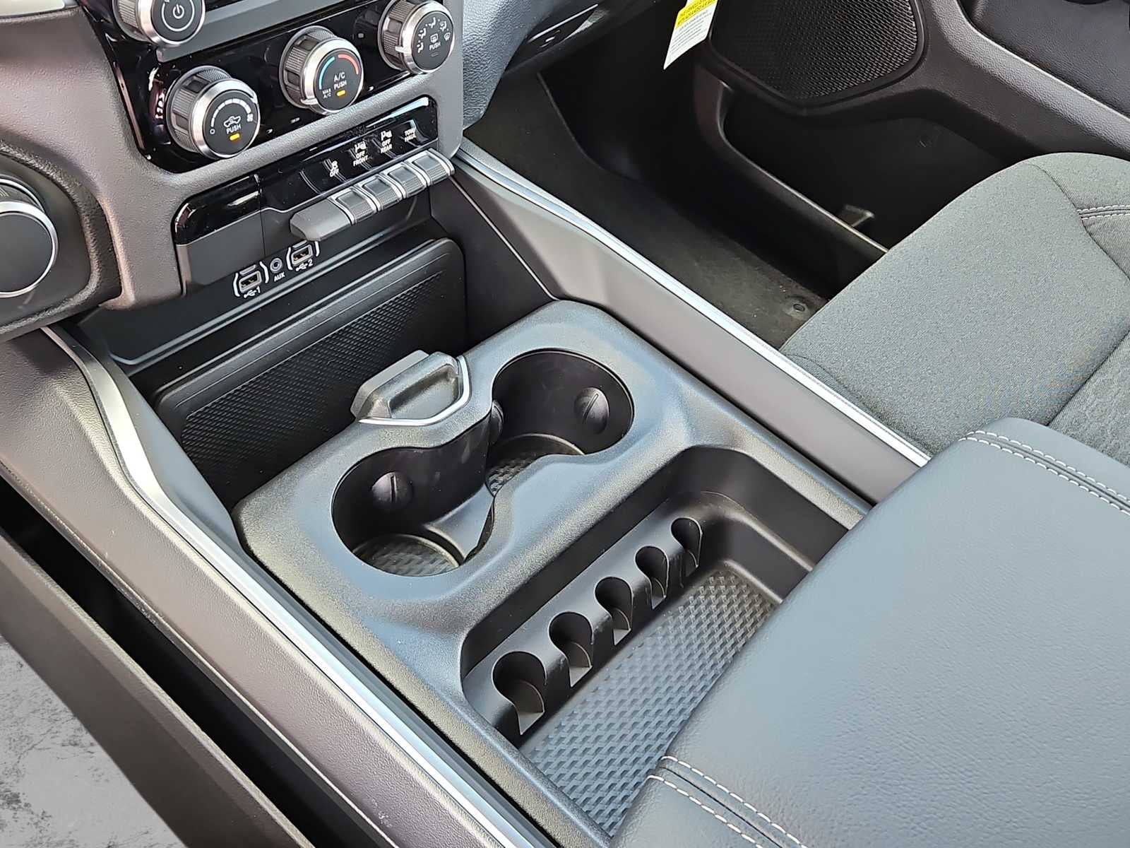 2026 RAM Ram 1500 RAM 1500 EXPRESS CREW CAB 4X4 5'7' BOX