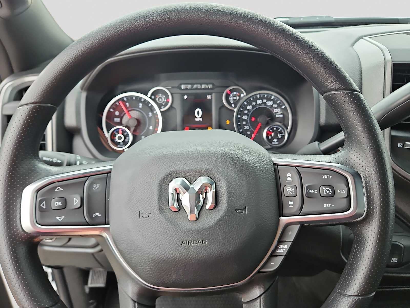 2026 RAM Ram 2500 RAM 2500 BLACK EXPRESS CREW CAB 4X4 6'4' BOX