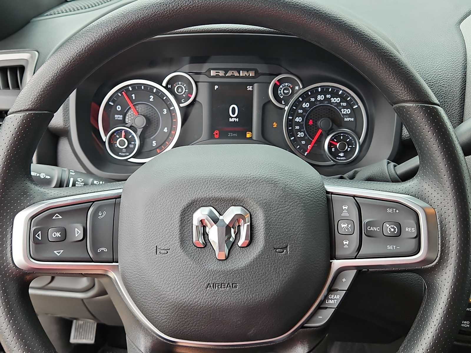 2026 RAM Ram 2500 RAM 2500 BLACK EXPRESS CREW CAB 4X4 6'4' BOX