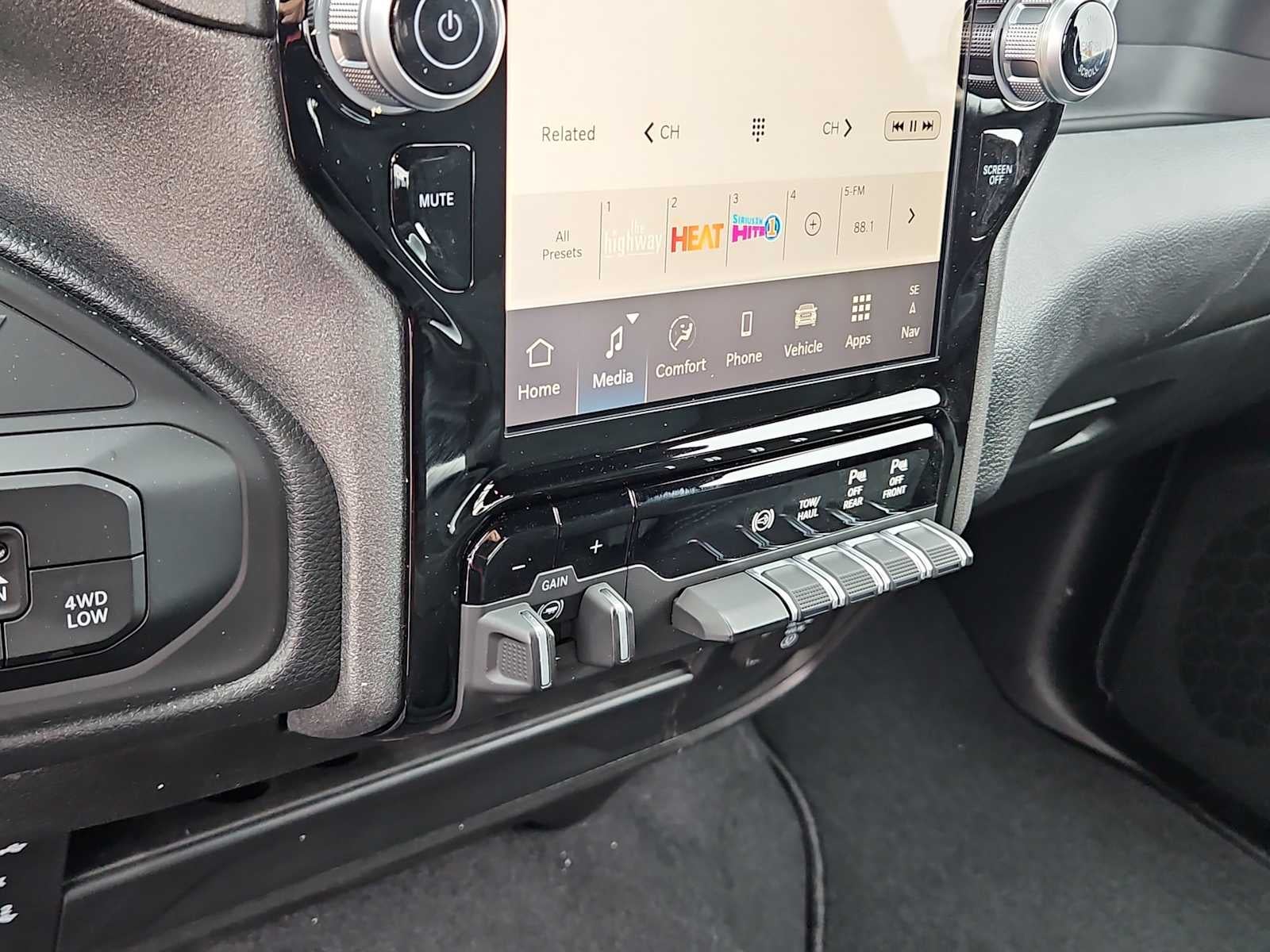 2026 RAM Ram 2500 RAM 2500 BLACK EXPRESS CREW CAB 4X4 6'4' BOX