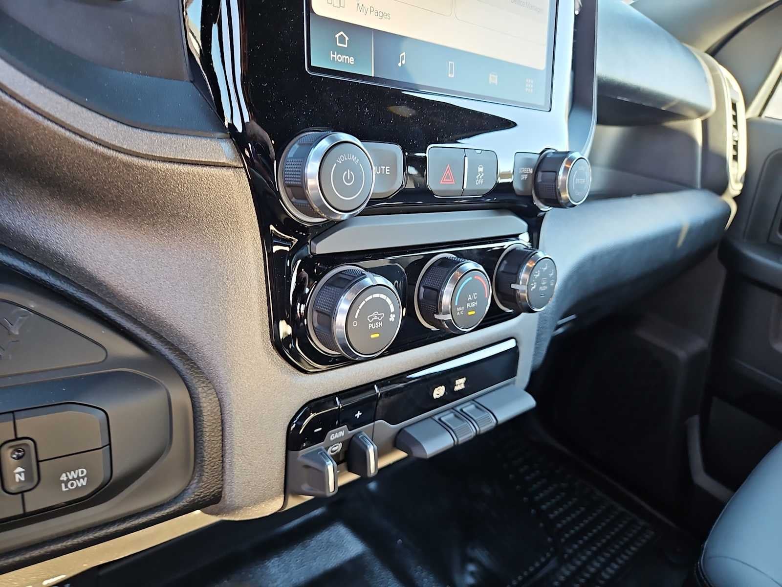 2026 RAM Ram 3500 RAM 3500 TRADESMAN CREW CAB 4X4 8' BOX