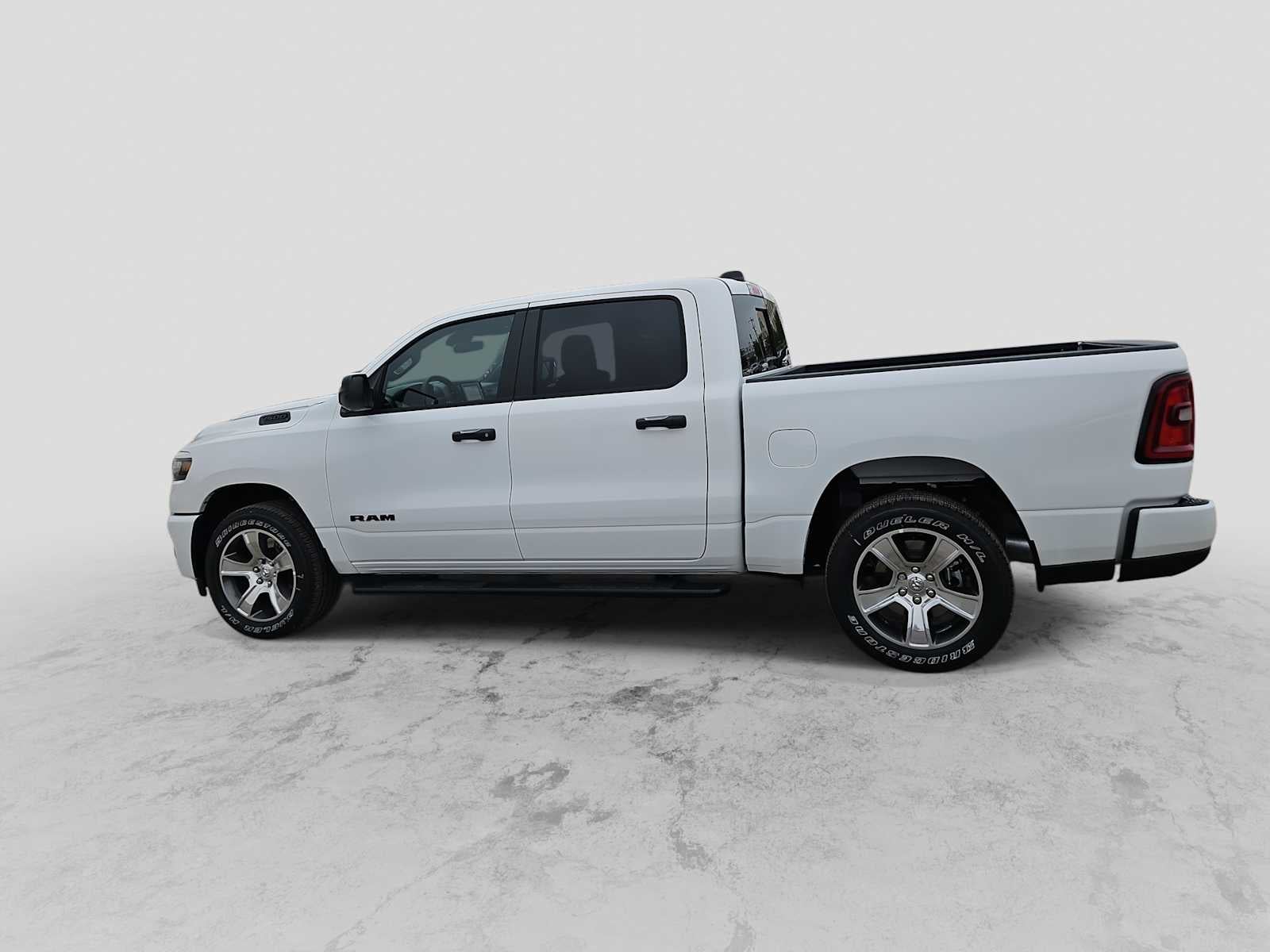 2026 RAM Ram 1500 RAM 1500 EXPRESS CREW CAB 4X2 5'7' BOX