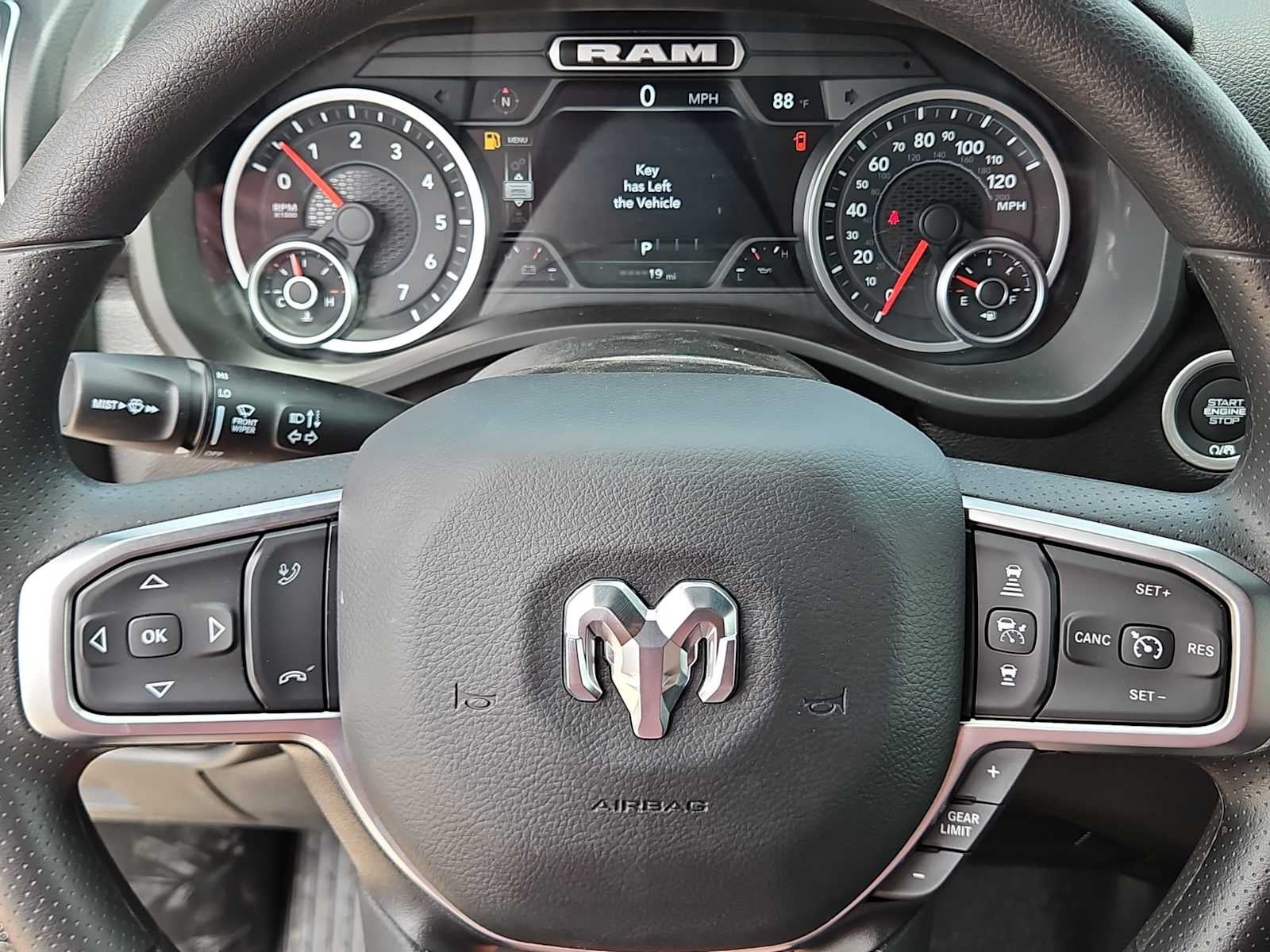 2026 RAM Ram 1500 RAM 1500 EXPRESS CREW CAB 4X4 5'7' BOX